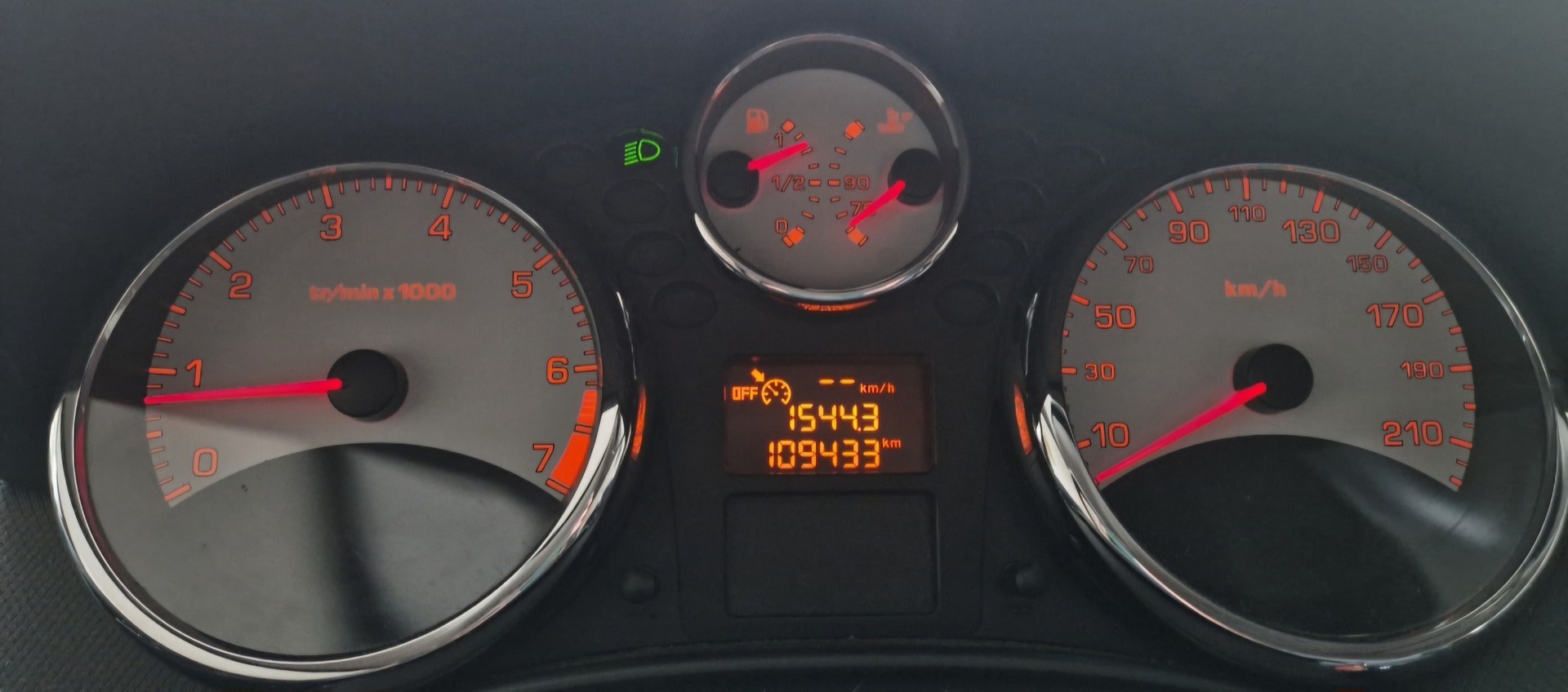 PEUGEOT 1.6 16V Swiss Edition-image-4