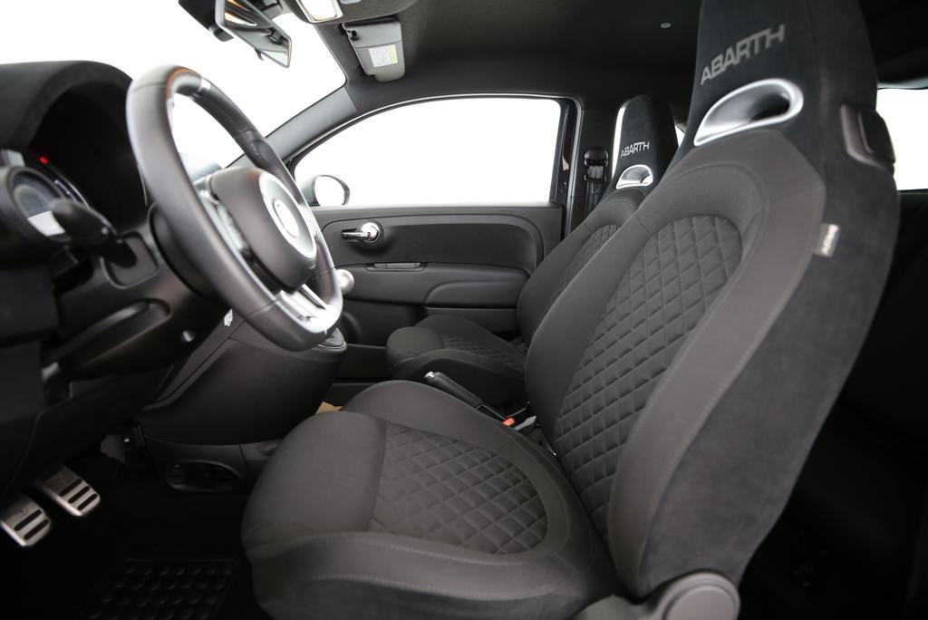 FIAT 595 Abarth 1.4 T-Jet 165 Premium-image-2