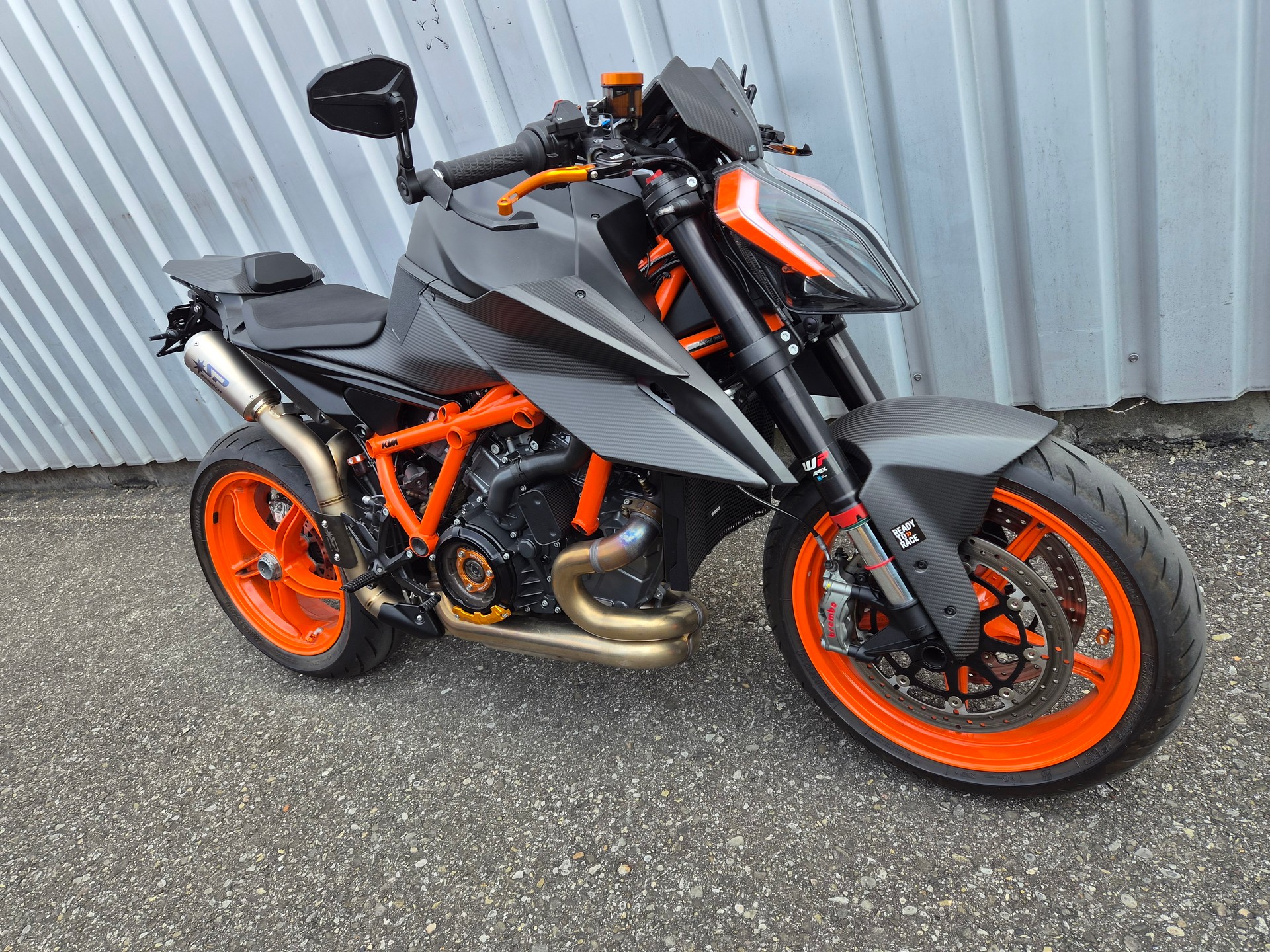 KTM 1290 Super Duke-showroom-element-1