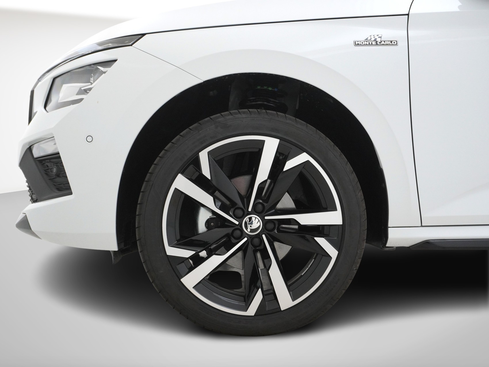 SKODA Kamiq 1.5 TSI Monte Carlo-image-9