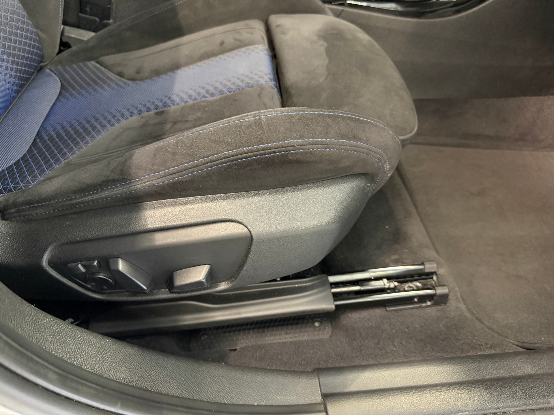 BMW X2 xDrive 20d M Sport X Steptronic-image-11