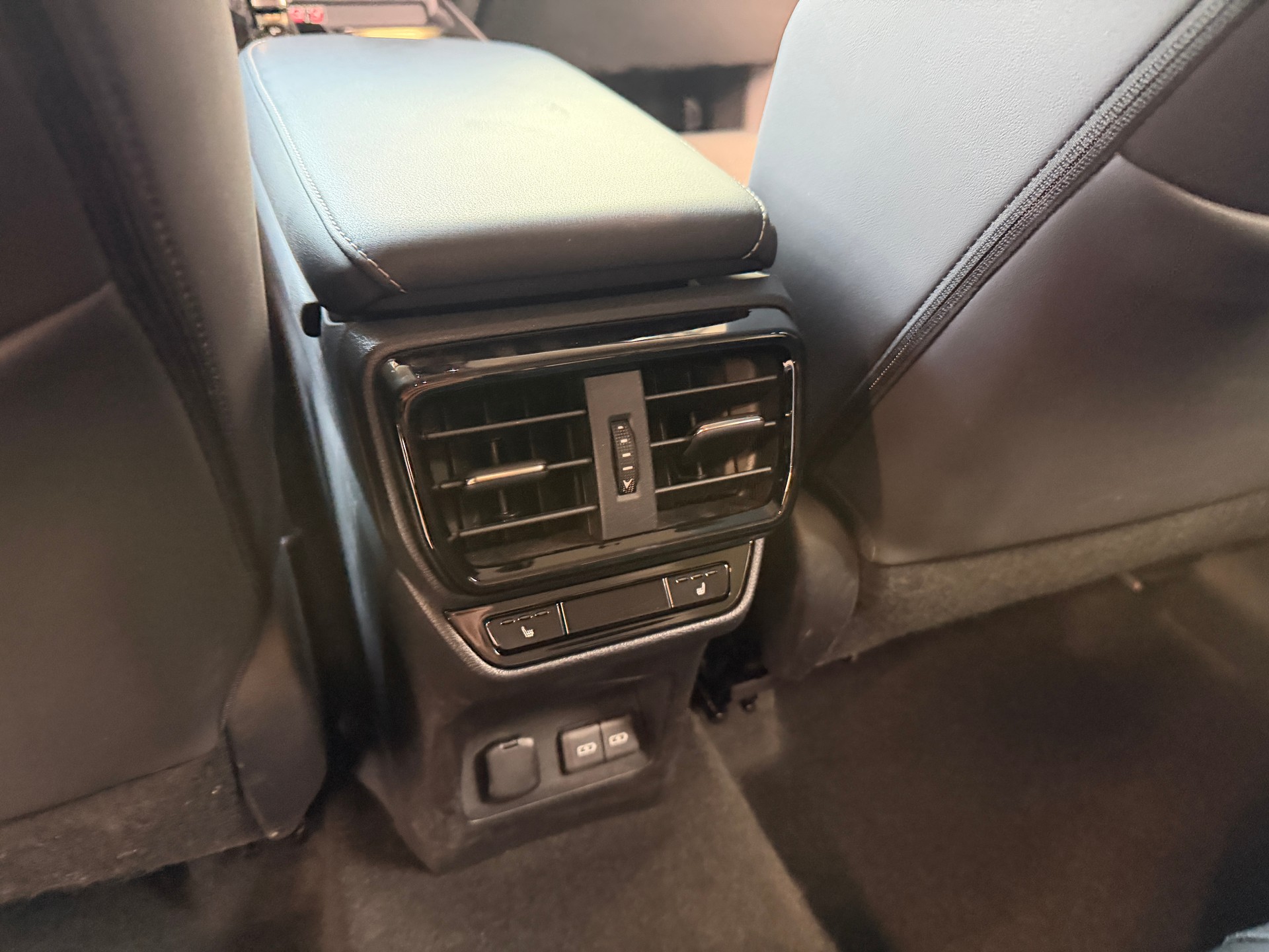 LEXUS NX 350h E-FOUR Excellence-image-17