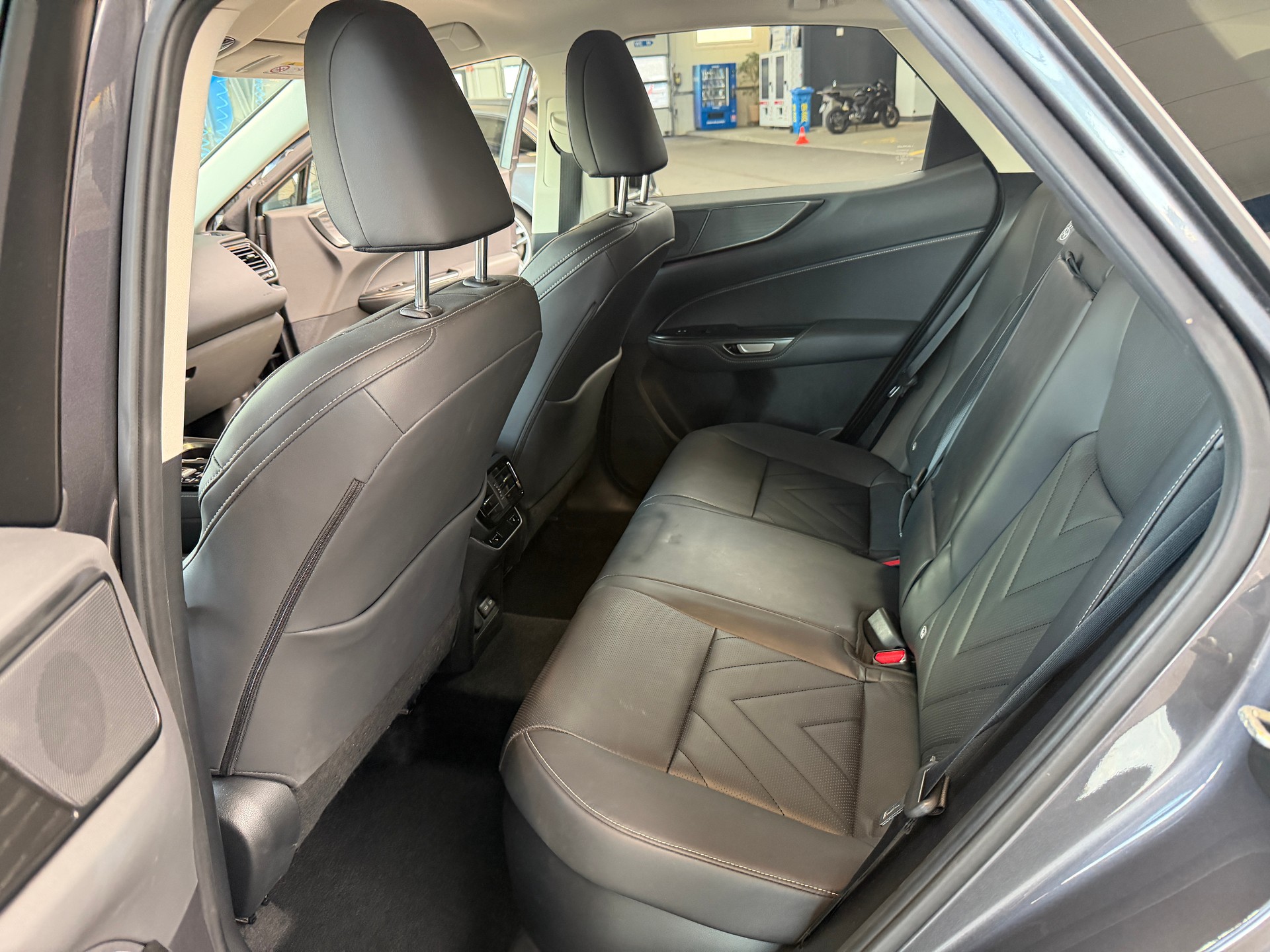 LEXUS NX 350h E-FOUR Excellence-image-18