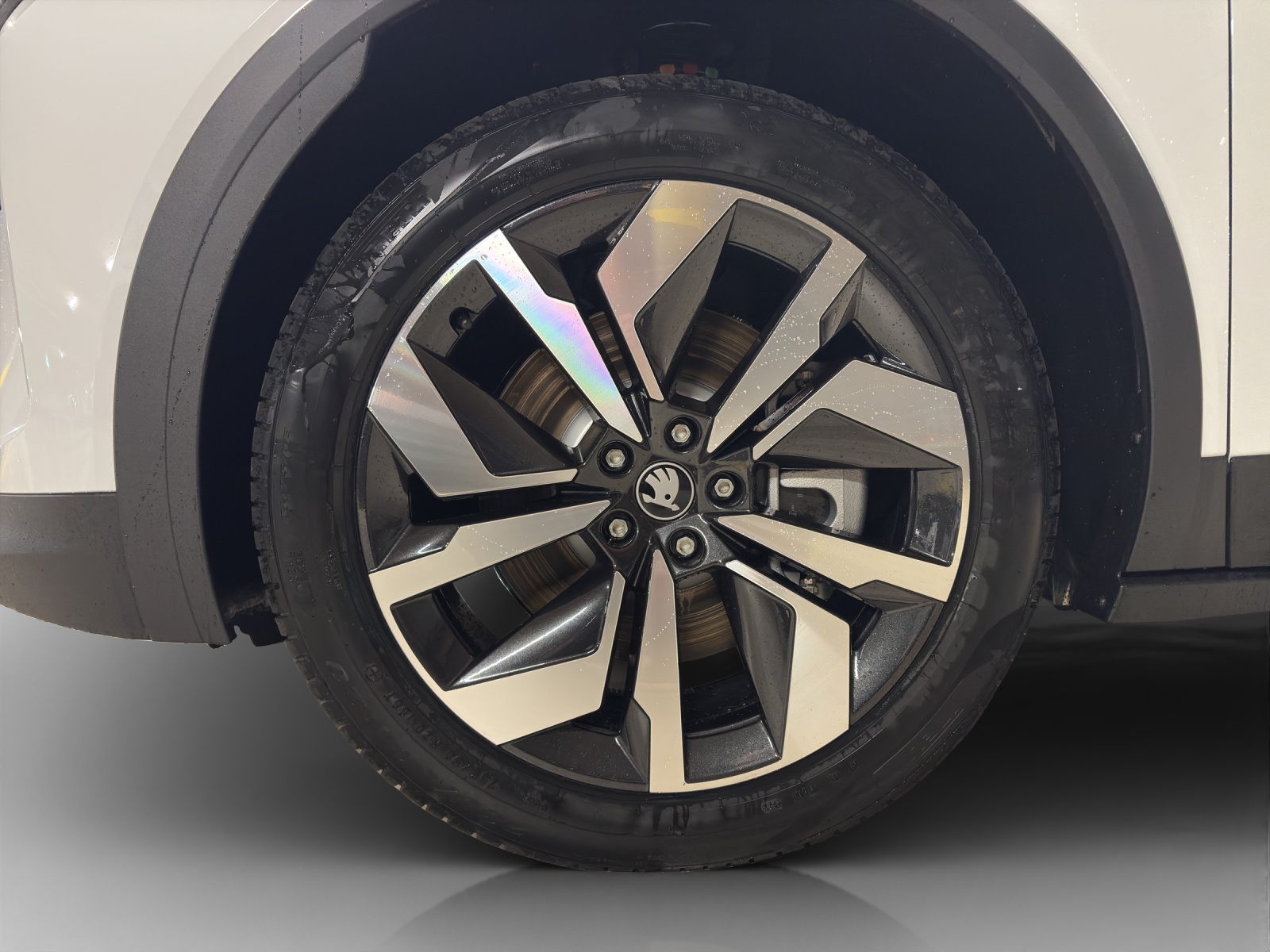 SKODA Elroq 85x Sportline 4x4-image-13