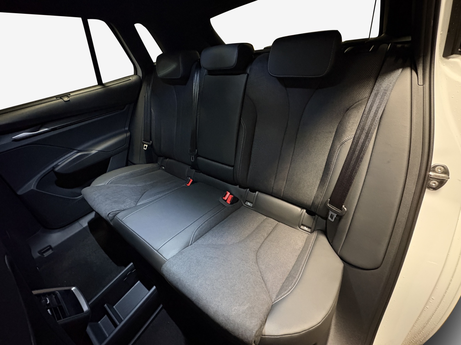 SKODA Elroq 85x Sportline 4x4-image-11