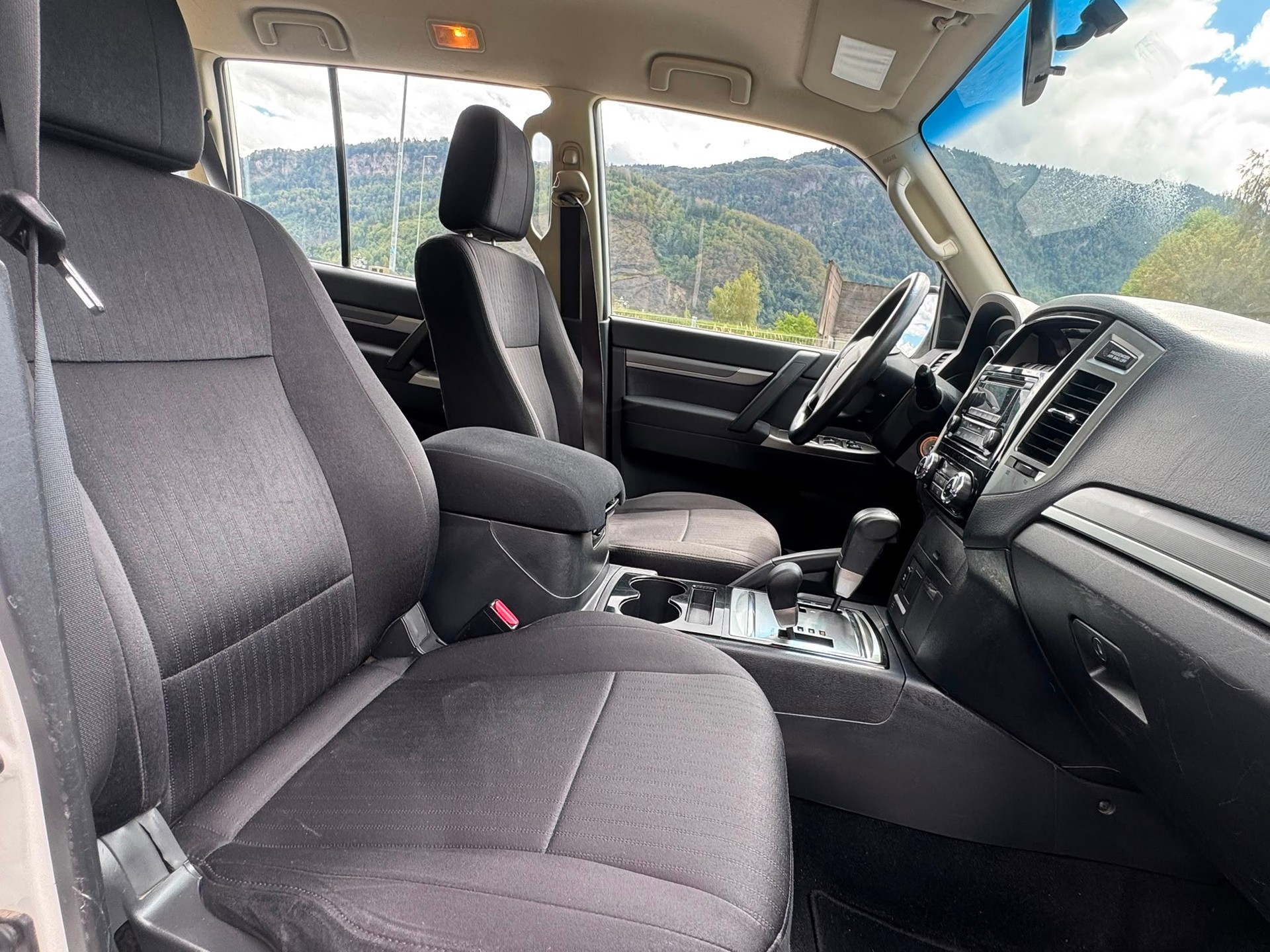 MITSUBISHI Pajero 3.2 DI-D Value Automatic-image-10