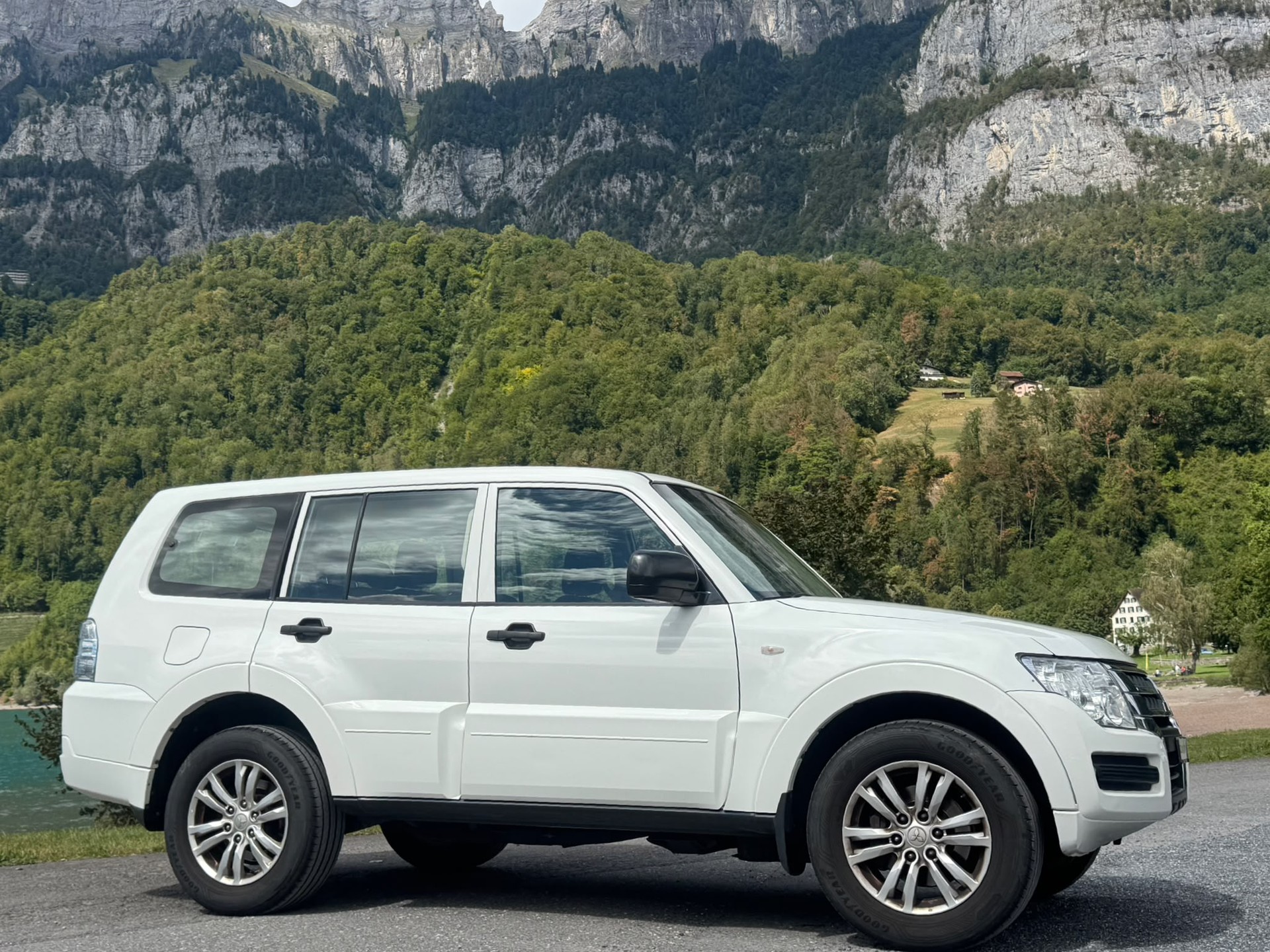 MITSUBISHI Pajero 3.2 DI-D Value Automatic-image-4