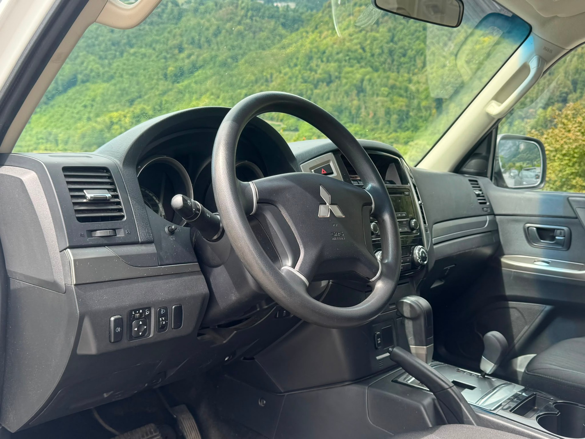 MITSUBISHI Pajero 3.2 DI-D Value Automatic-image-14