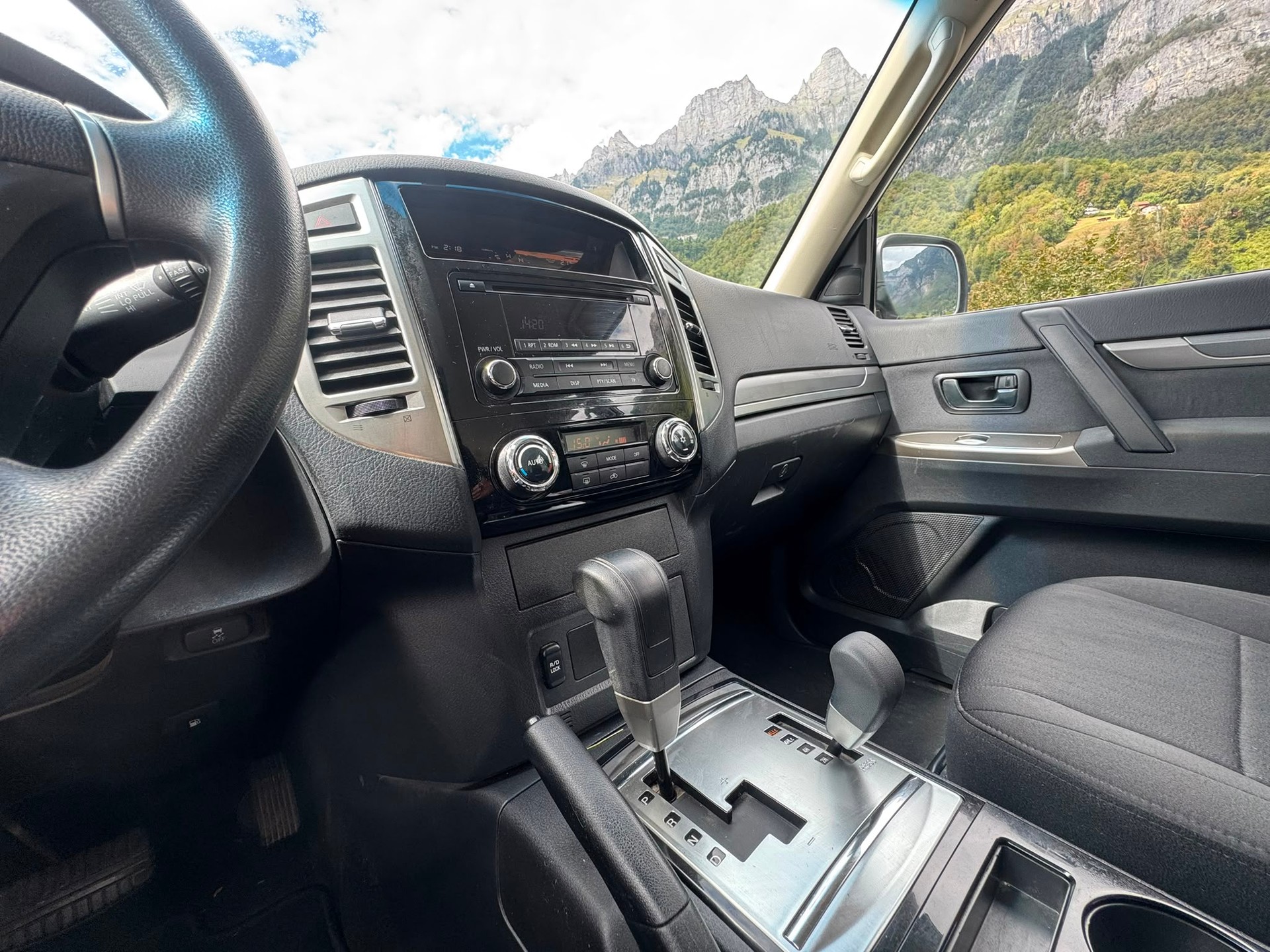 MITSUBISHI Pajero 3.2 DI-D Value Automatic-image-15
