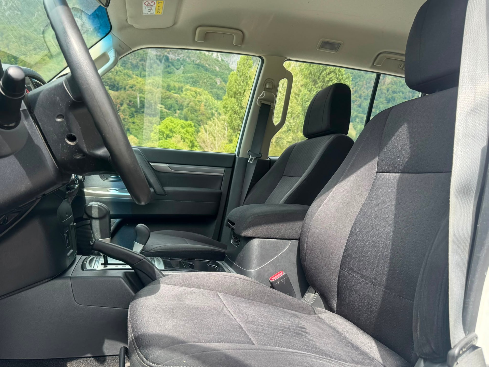 MITSUBISHI Pajero 3.2 DI-D Value Automatic-image-13