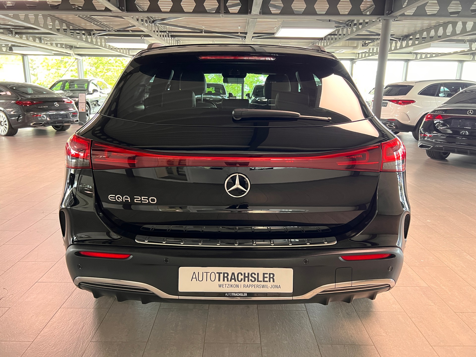 MERCEDES-BENZ EQA 250 AMG Line-image-4