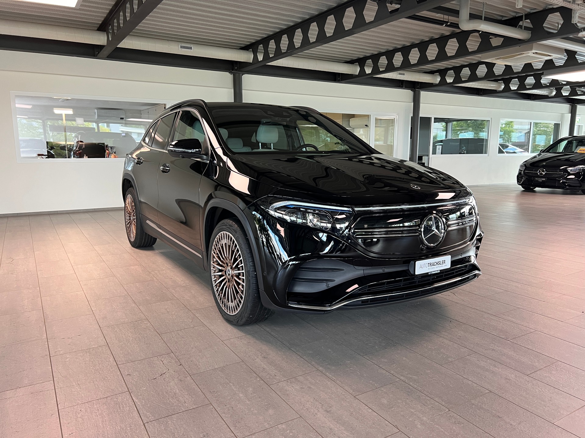 MERCEDES-BENZ EQA 250 AMG Line-image-3