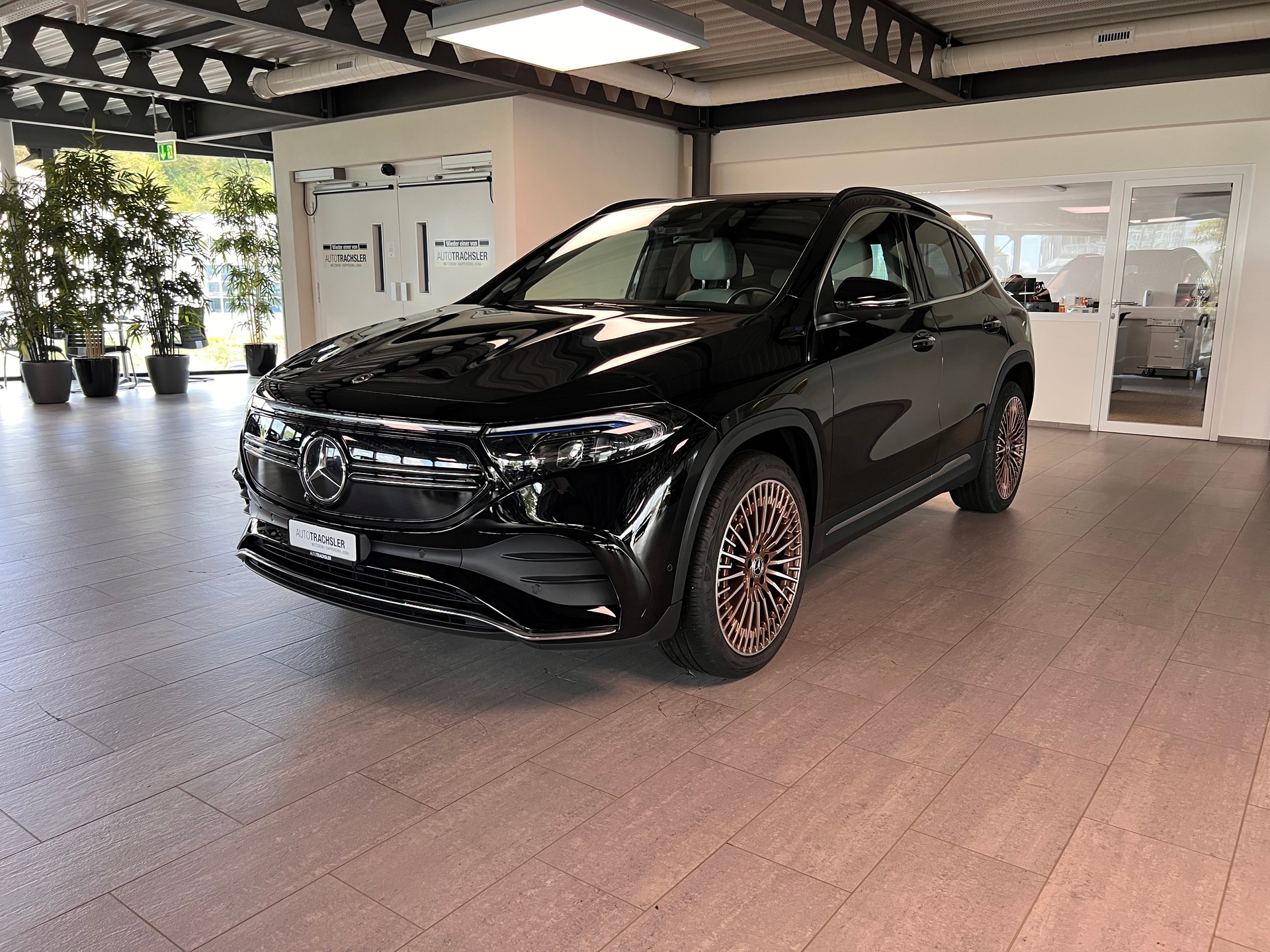 MERCEDES-BENZ EQA 250 AMG Line-image-2