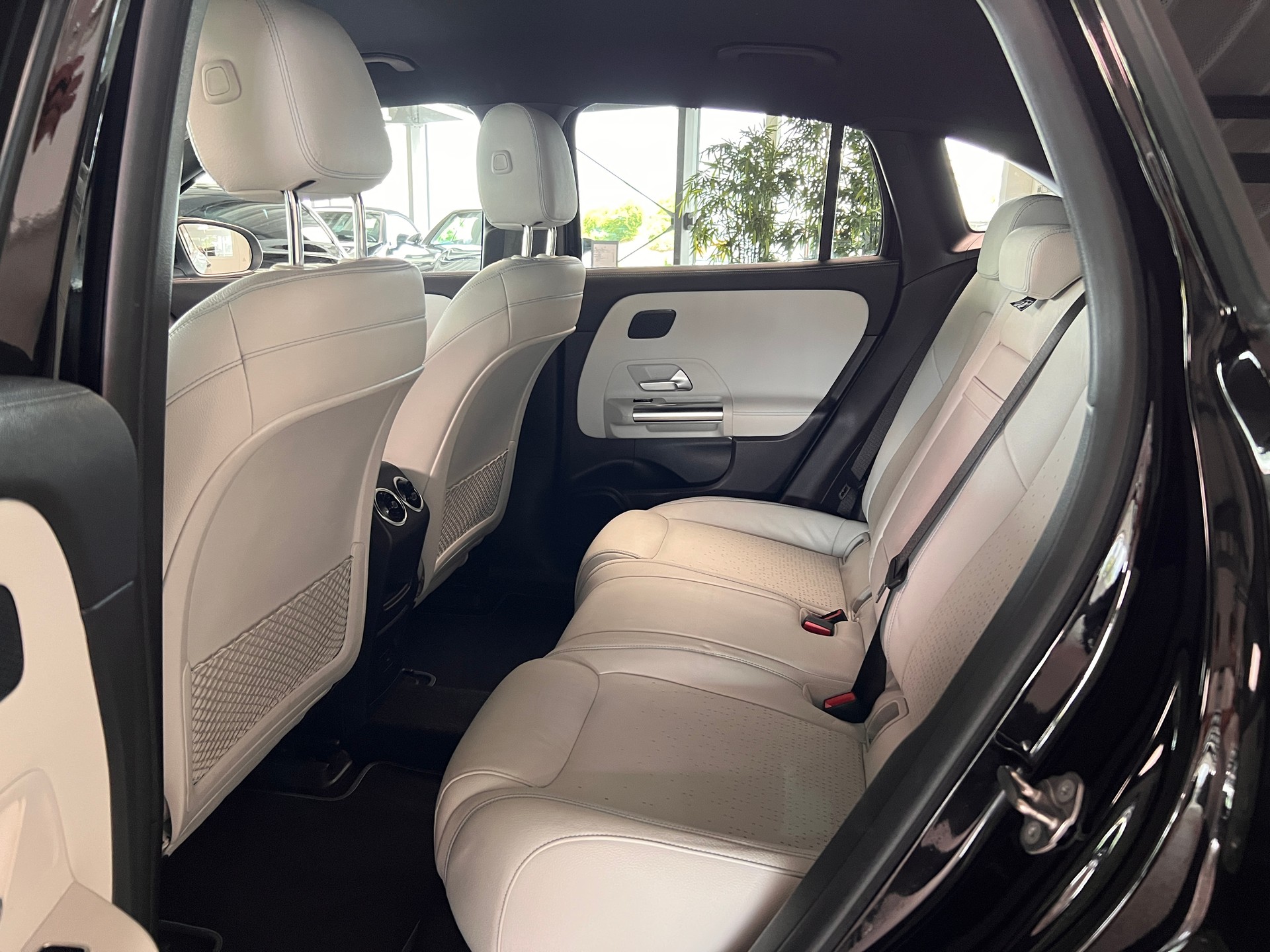 MERCEDES-BENZ EQA 250 AMG Line-image-7