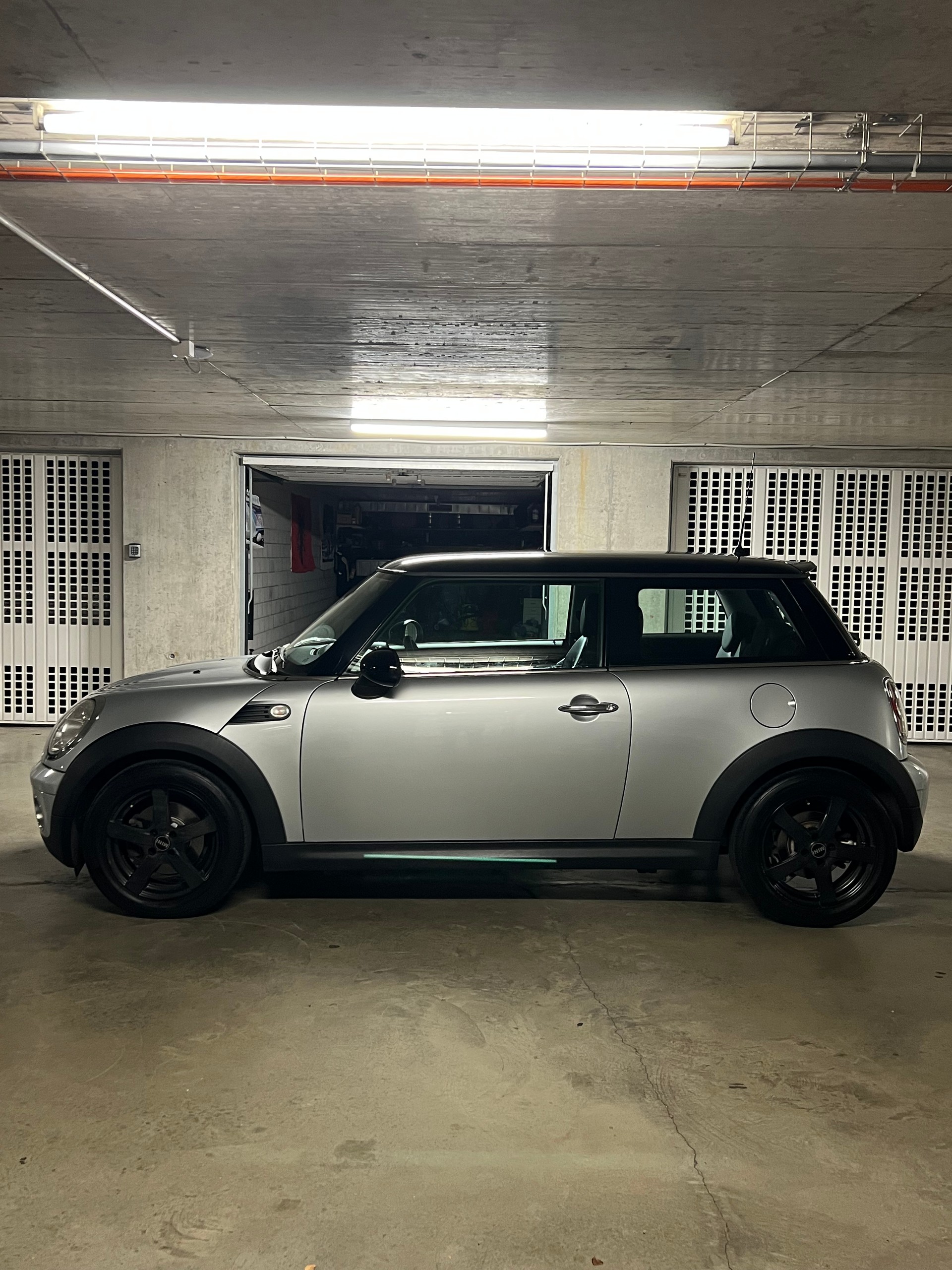 MINI 1.6i Cooper-image-2