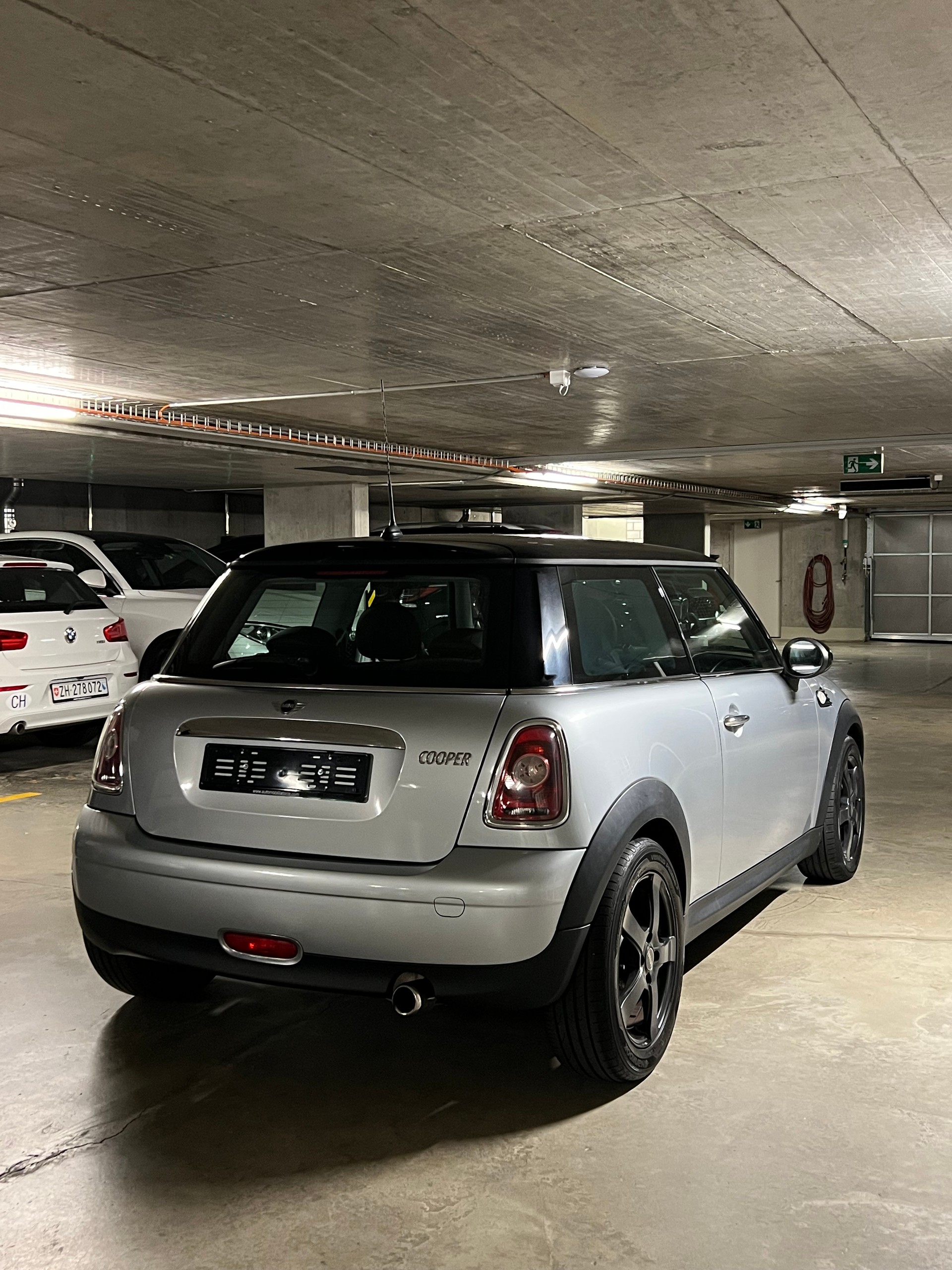 MINI 1.6i Cooper-image-3