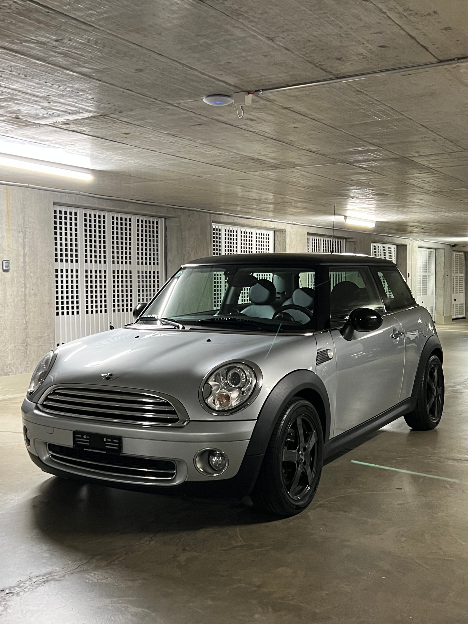 MINI 1.6i Cooper-image-0