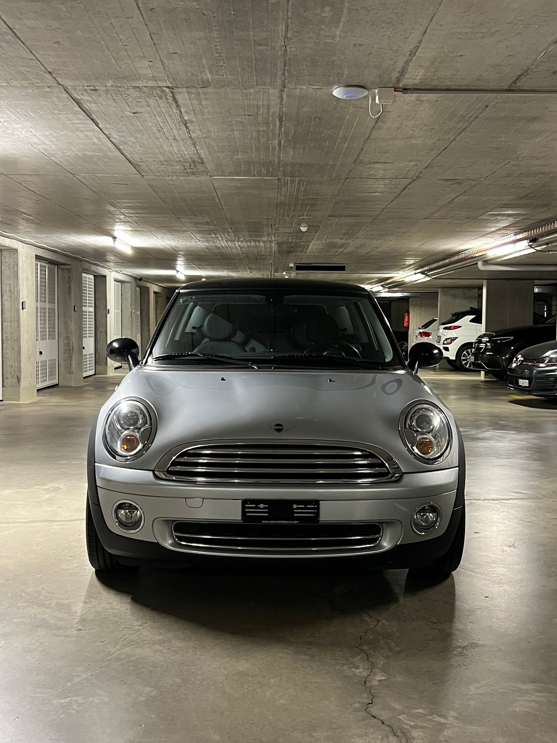 MINI 1.6i Cooper-image-1