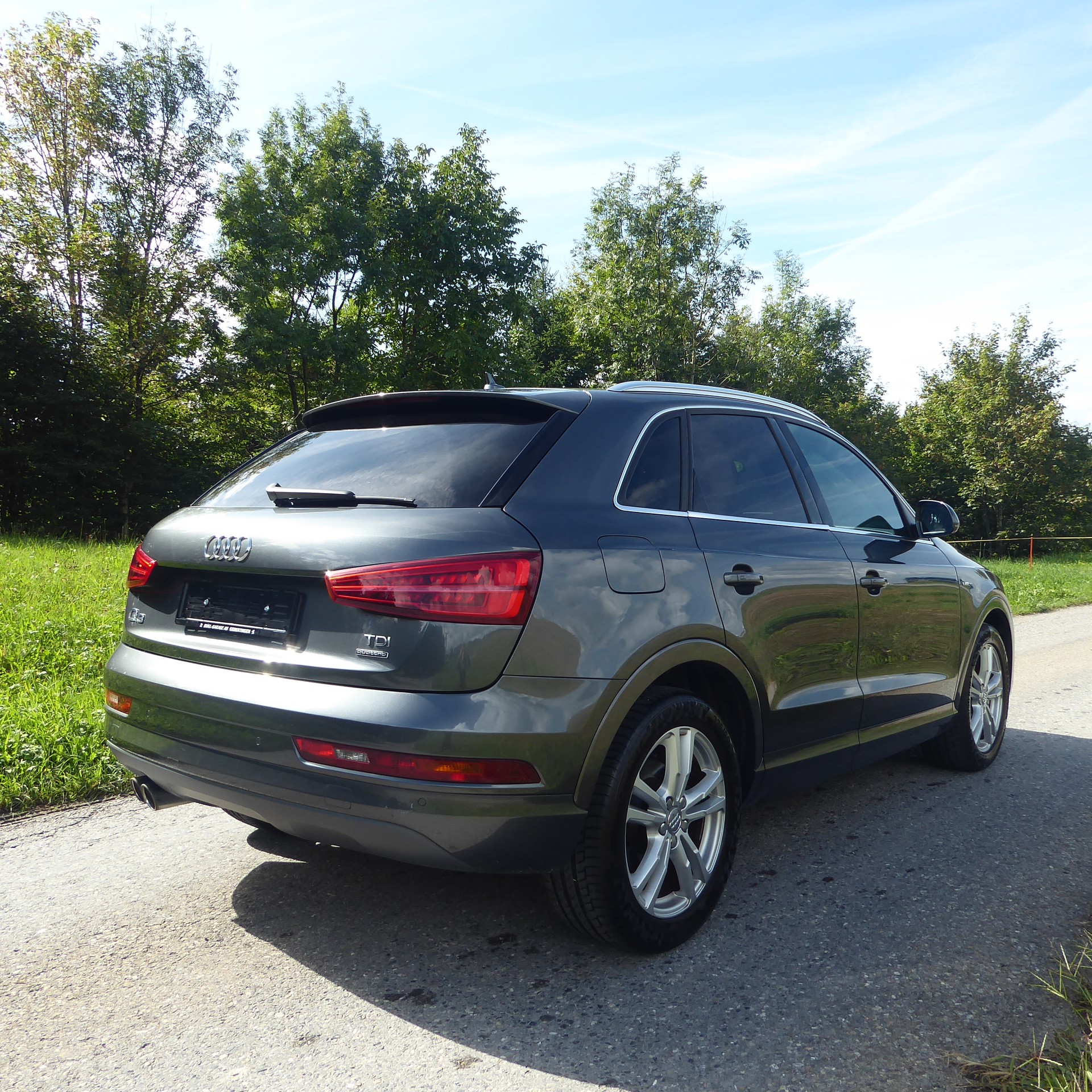 AUDI Q3 2.0 TDI quattro S-tronic-image-2