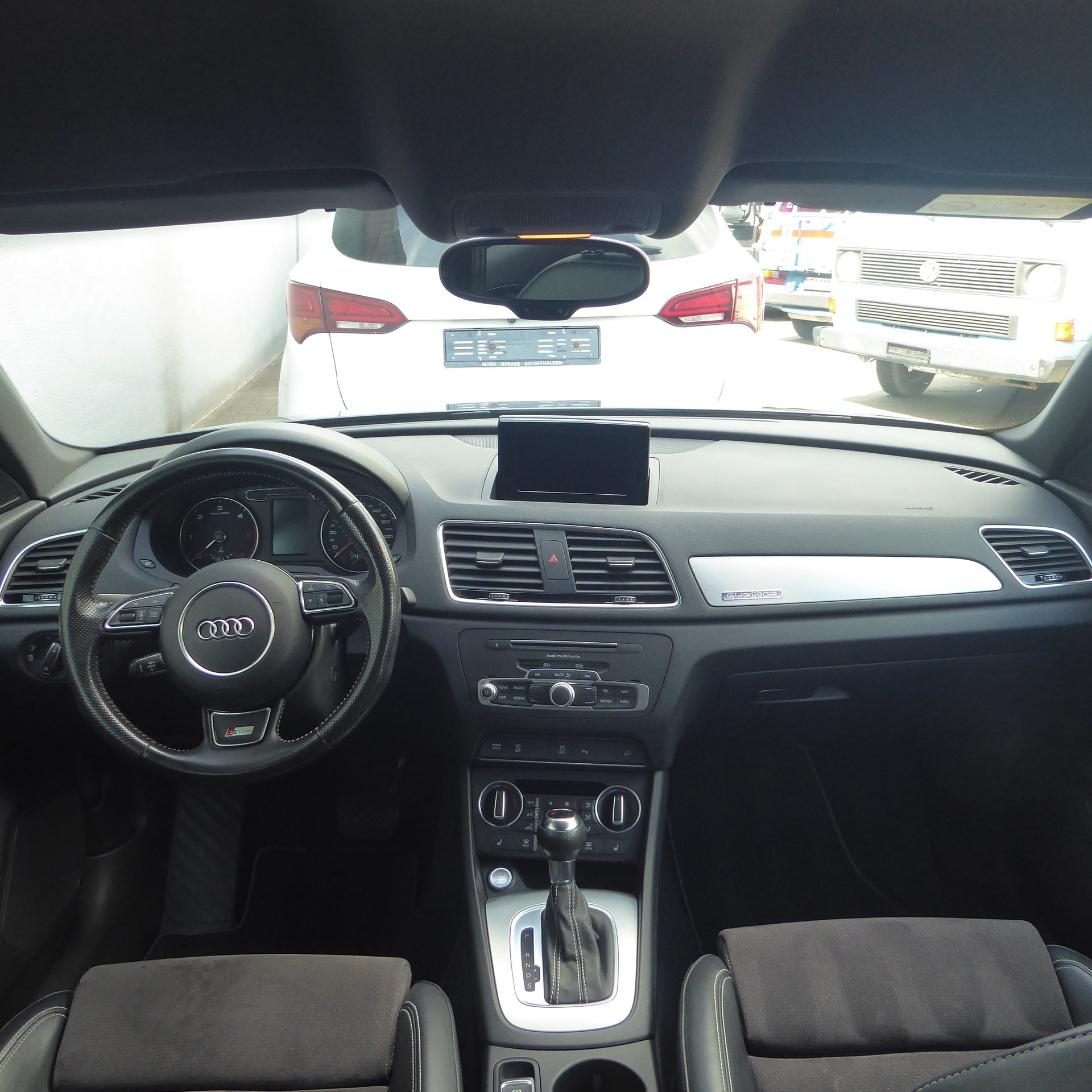 AUDI Q3 2.0 TDI quattro S-tronic-image-9