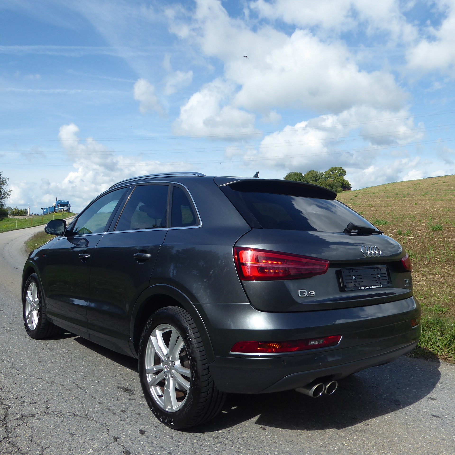 AUDI Q3 2.0 TDI quattro S-tronic-image-3