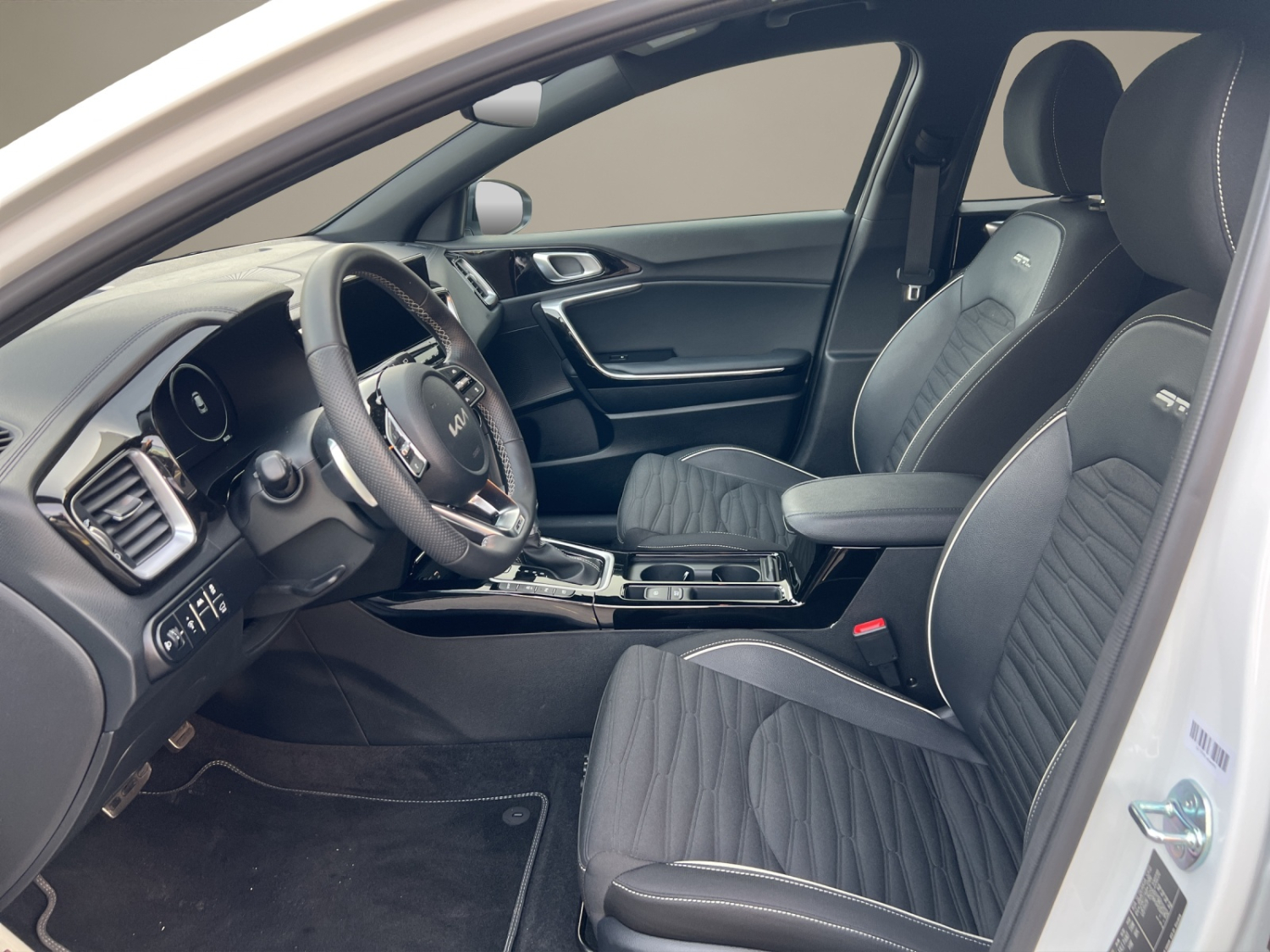 KIA XCeed 1.5 T-GDi GT-Line-image-8
