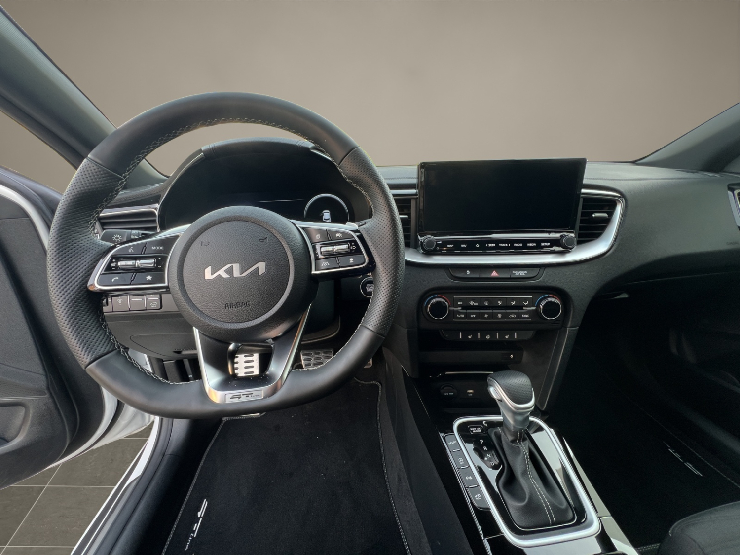 KIA XCeed 1.5 T-GDi GT-Line-image-10