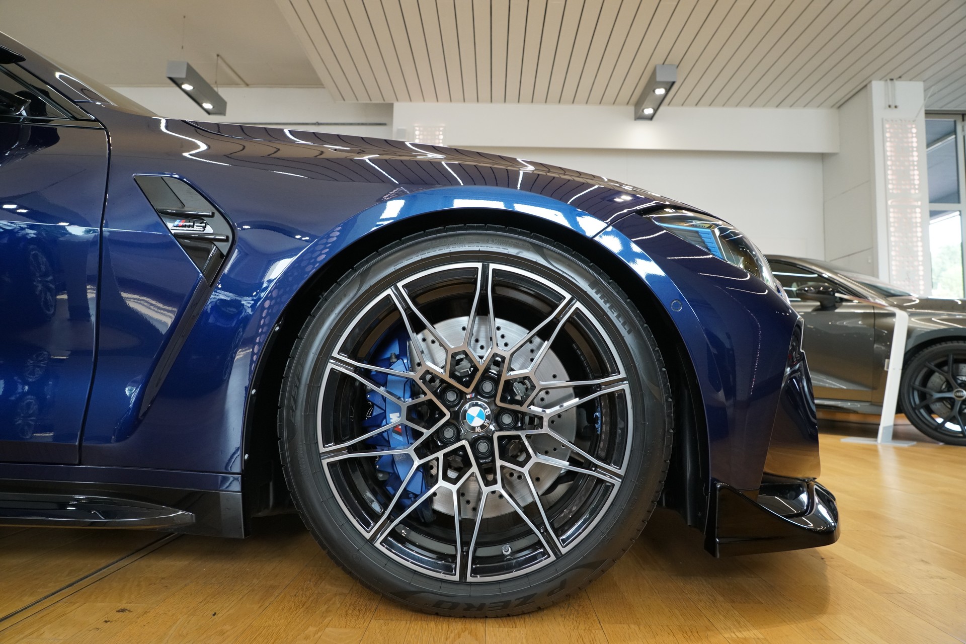BMW M4 Coupé Competition M xDrive Individual Tansanitblau-image-3