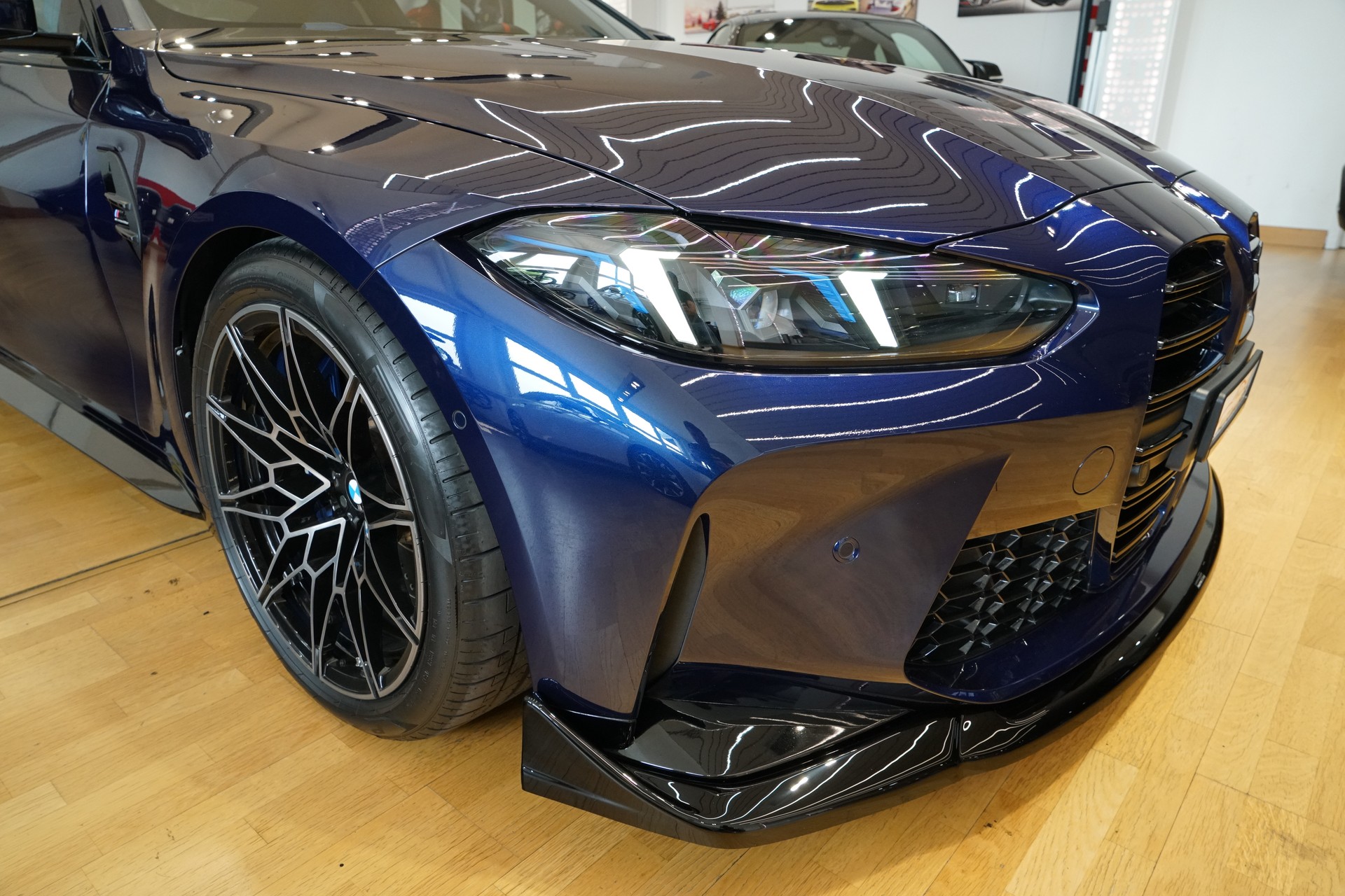 BMW M4 Coupé Competition M xDrive Individual Tansanitblau-image-4