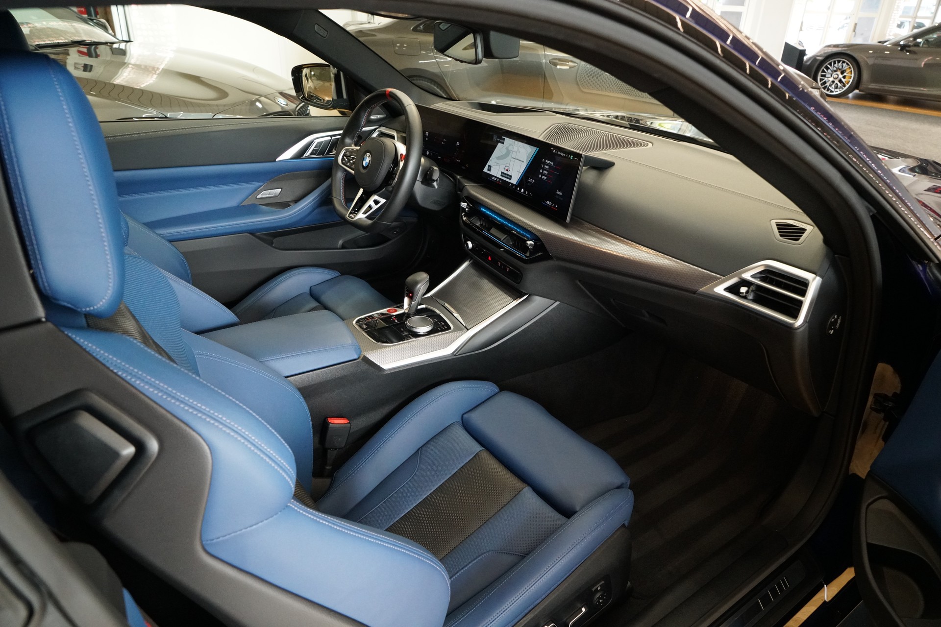 BMW M4 Coupé Competition M xDrive Individual Tansanitblau-image-13