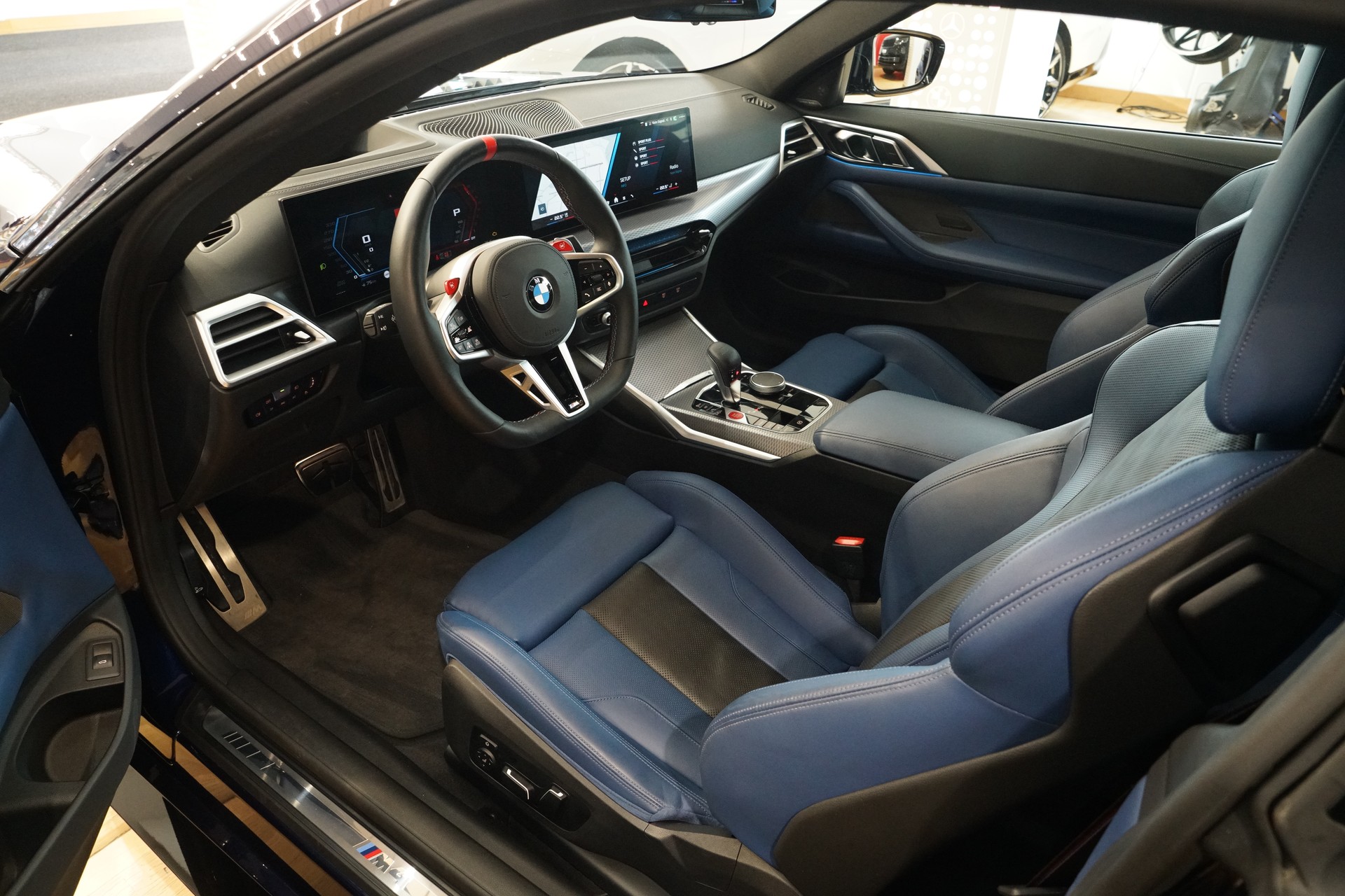 BMW M4 Coupé Competition M xDrive Individual Tansanitblau-image-12