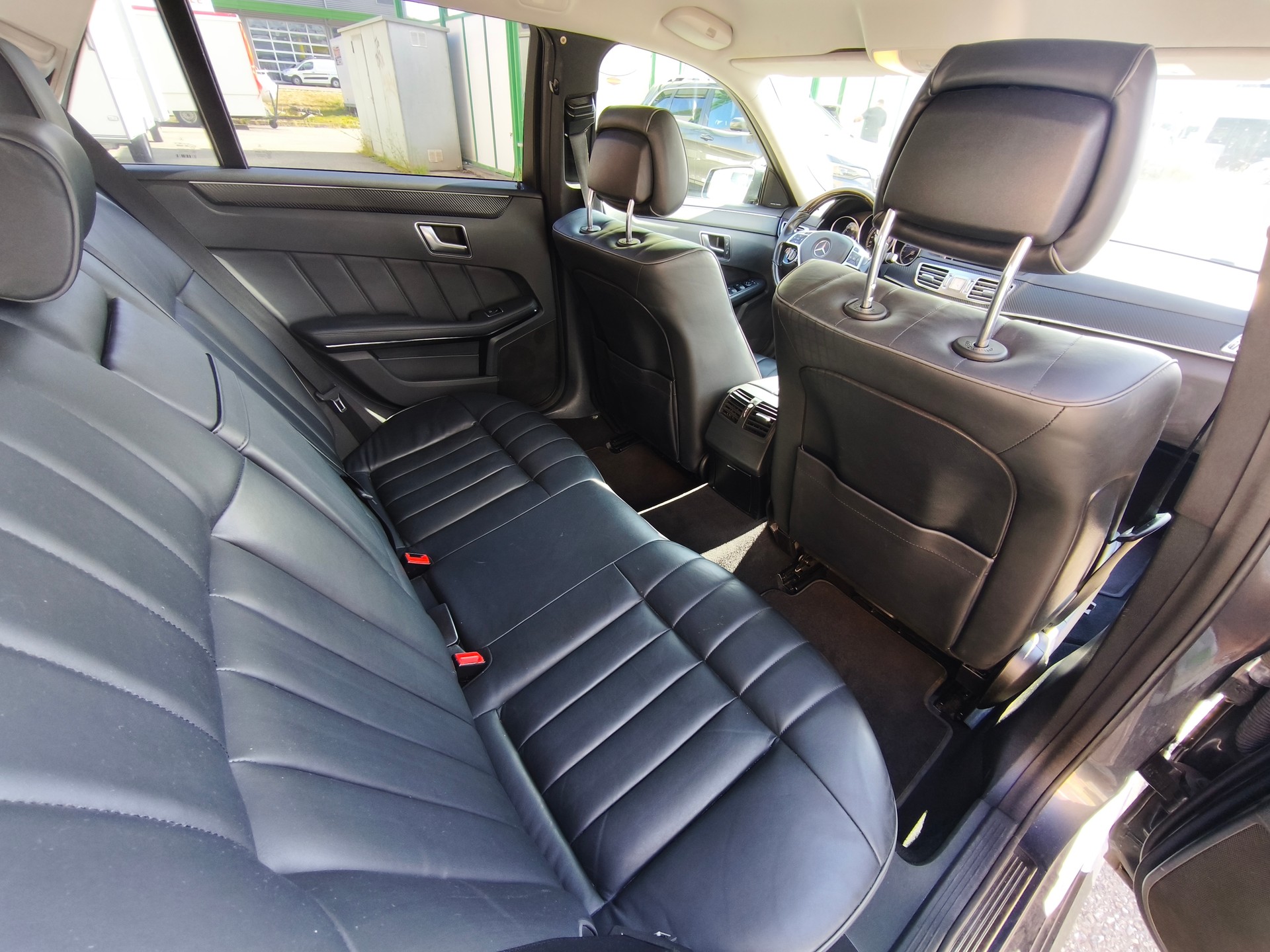 MERCEDES-BENZ E 350 BlueTEC Avantgarde 4Matic 7G-Tronic-image-5