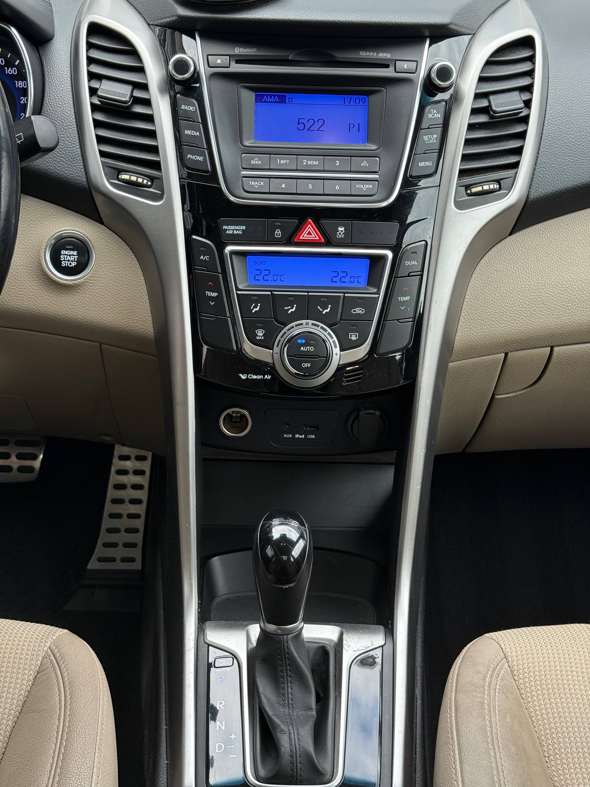 HYUNDAI i30 1.6 CRDi Style Automatic-image-8