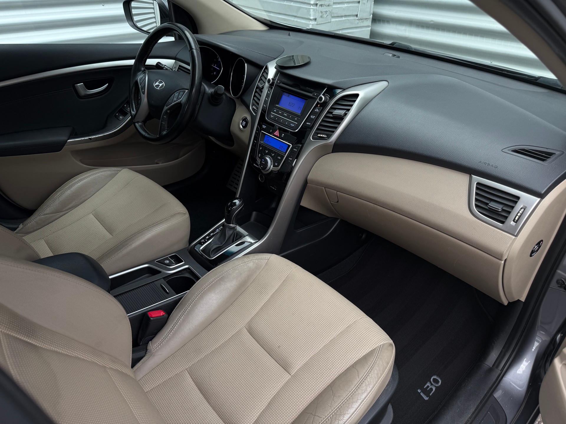 HYUNDAI i30 1.6 CRDi Style Automatic-image-6