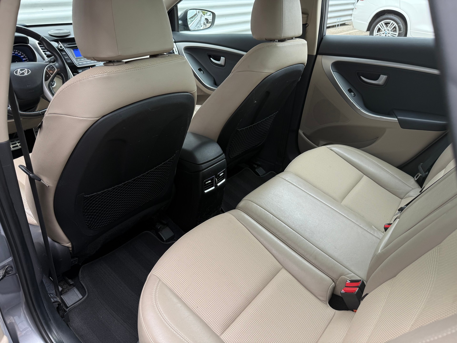 HYUNDAI i30 1.6 CRDi Style Automatic-image-10