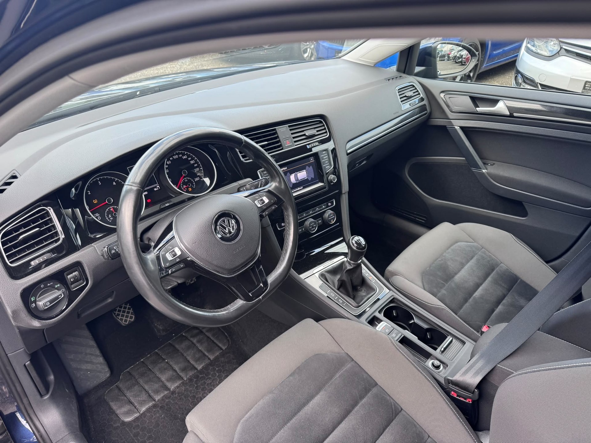 VW Golf 2.0 TDI Comfortline 4Motion-image-9