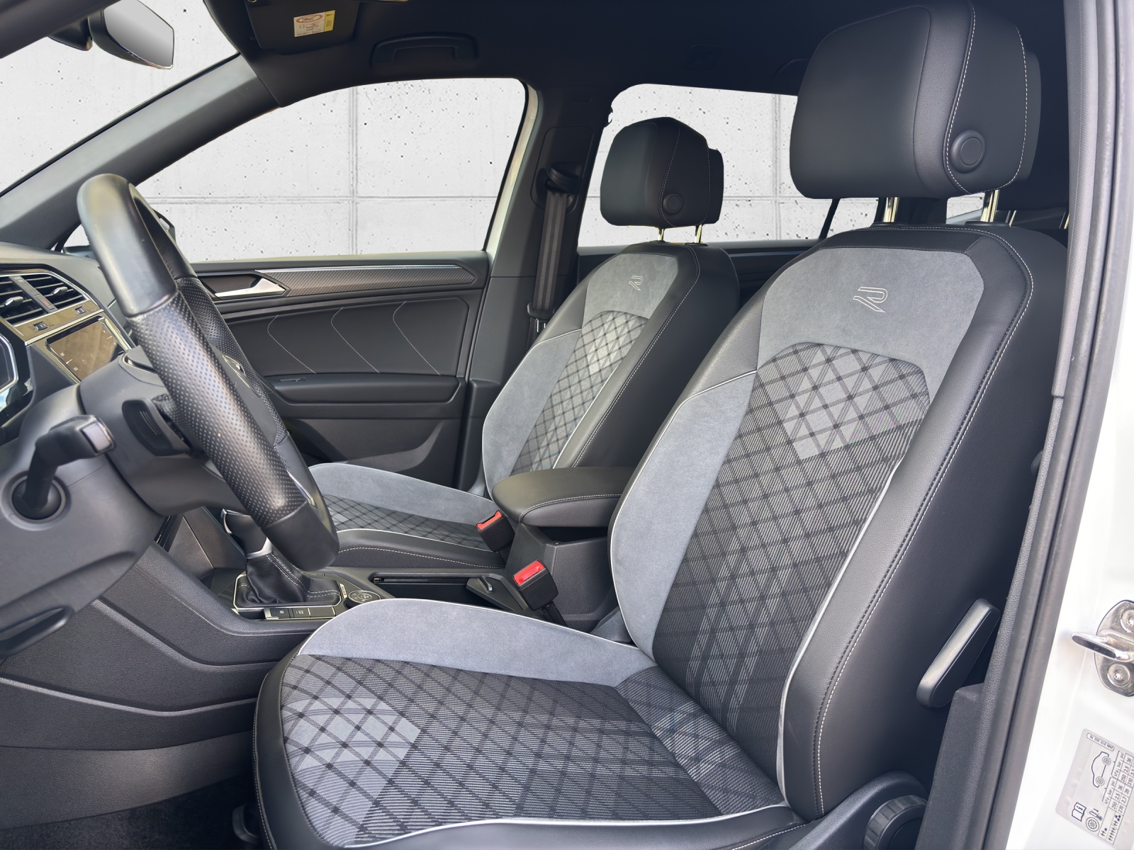VW Tiguan Allspace 2.0 TDI SCR R-Line 4Motion DSG mit AHK, Head-Up-Display & 360°Kamrea-image-27