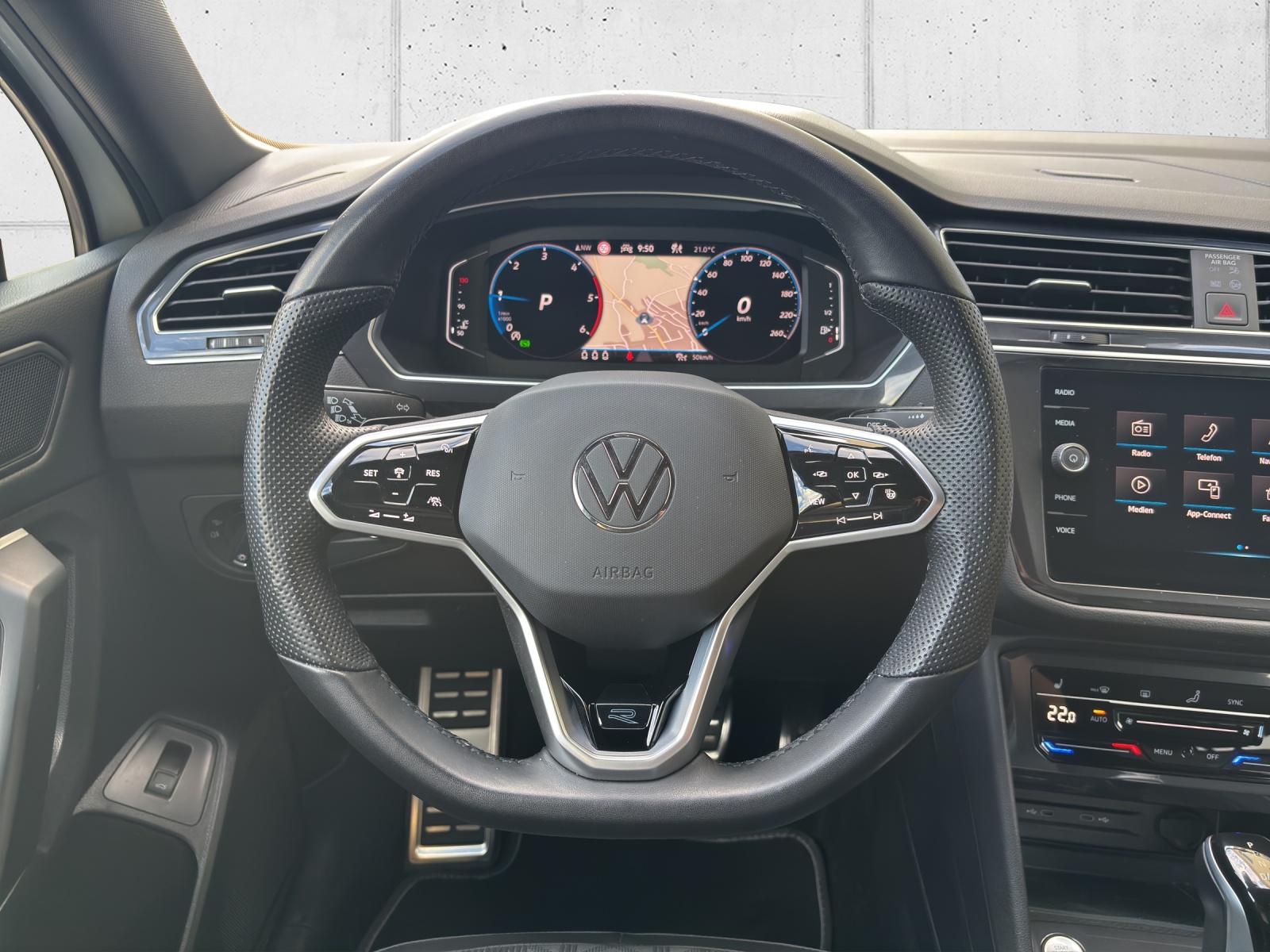 VW Tiguan Allspace 2.0 TDI SCR R-Line 4Motion DSG mit AHK, Head-Up-Display & 360°Kamrea-image-13