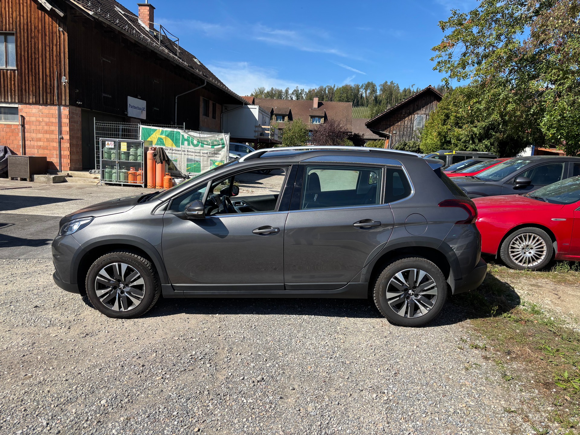 PEUGEOT 2008 1.2 PureTech Active EAT6-image-1
