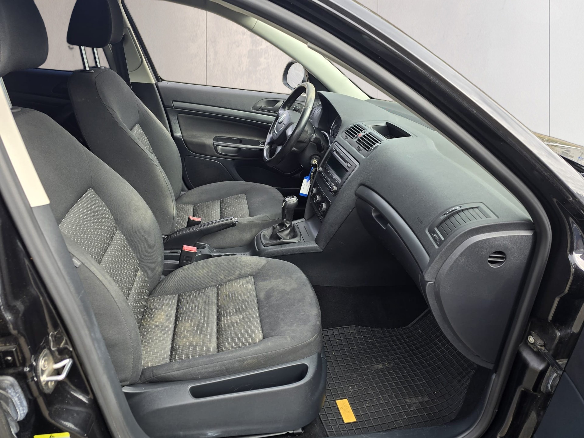 SKODA Octavia Combi 1.2 TSI Elegance-image-11