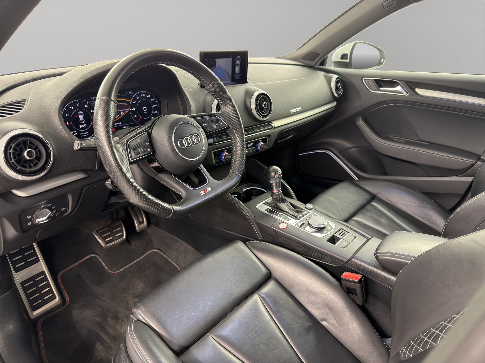 AUDI S3 Sportback 2.0 T FSI quattro S-Tronic-image-11