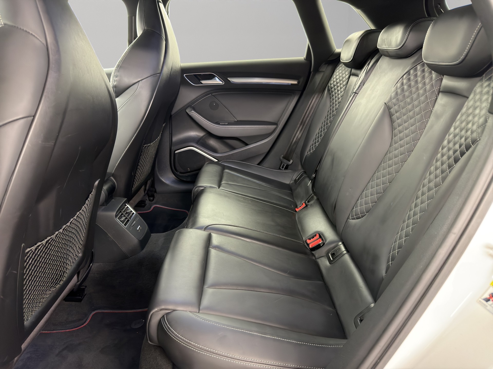 AUDI S3 Sportback 2.0 T FSI quattro S-Tronic-image-9