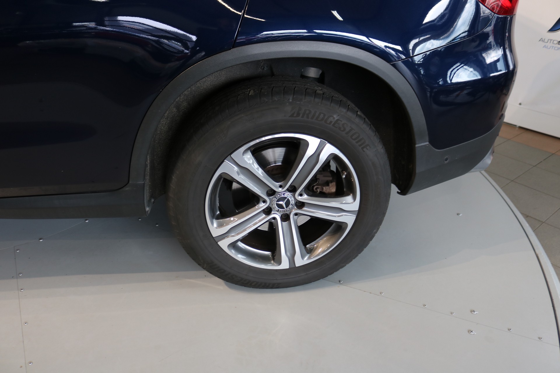 MERCEDES-BENZ GLC 300 4Matic Exclusive 9G-Tronic-image-24