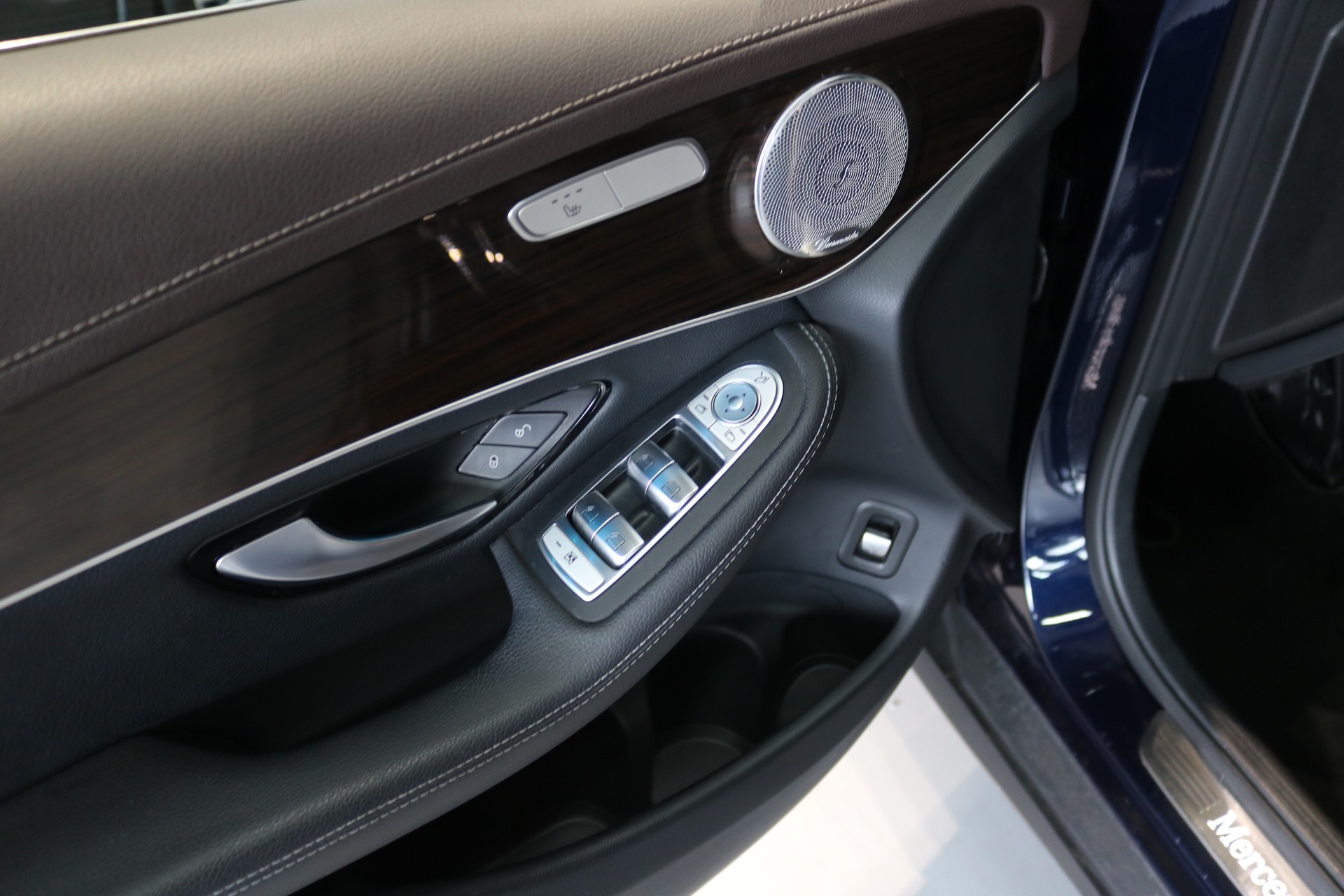 MERCEDES-BENZ GLC 300 4Matic Exclusive 9G-Tronic-image-31