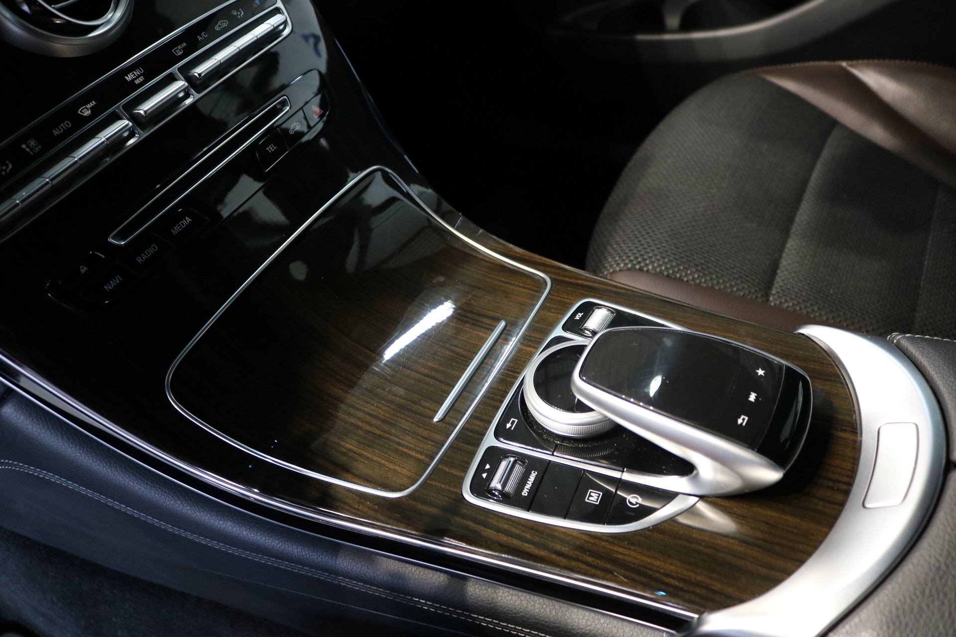 MERCEDES-BENZ GLC 300 4Matic Exclusive 9G-Tronic-image-32