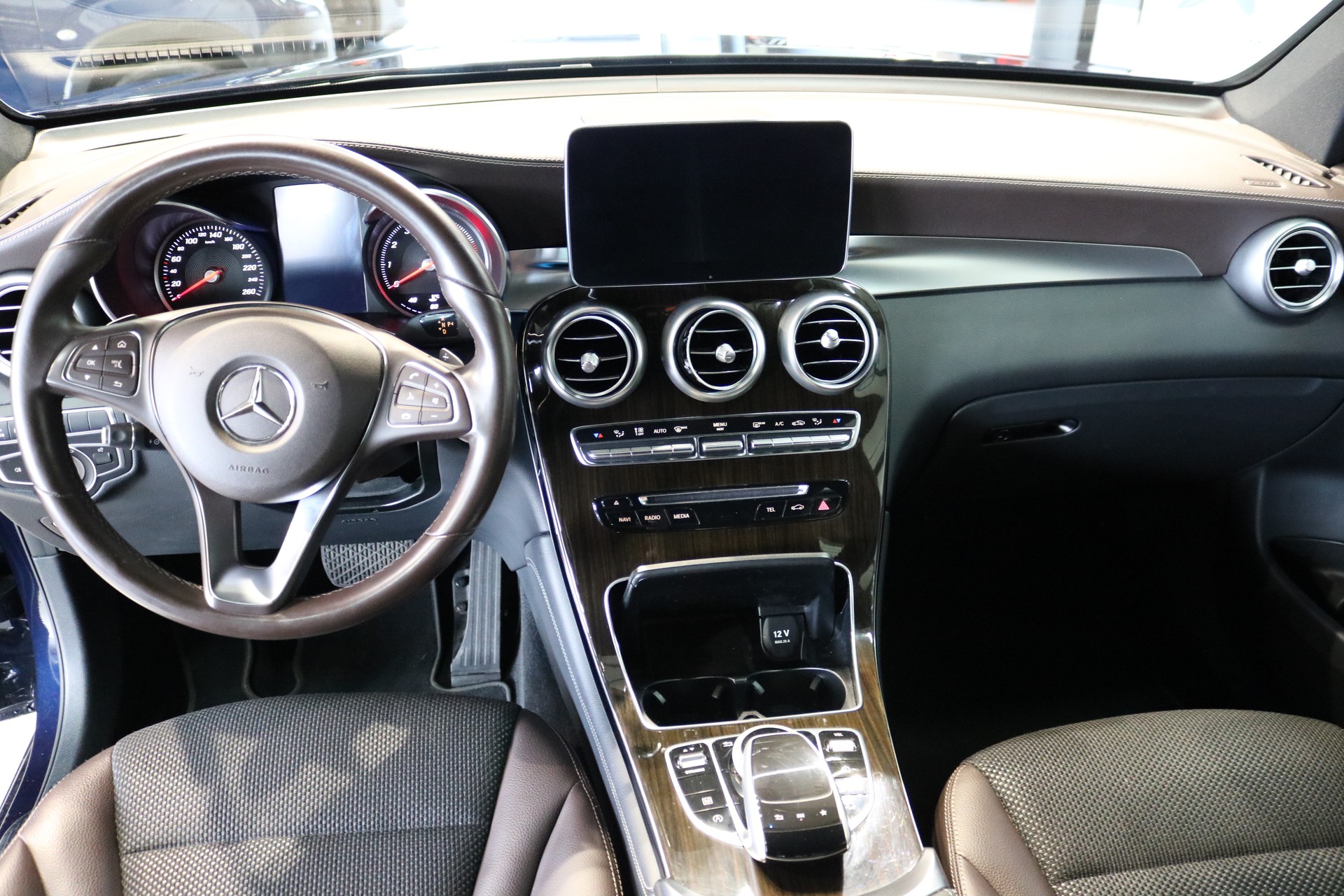 MERCEDES-BENZ GLC 300 4Matic Exclusive 9G-Tronic-image-28