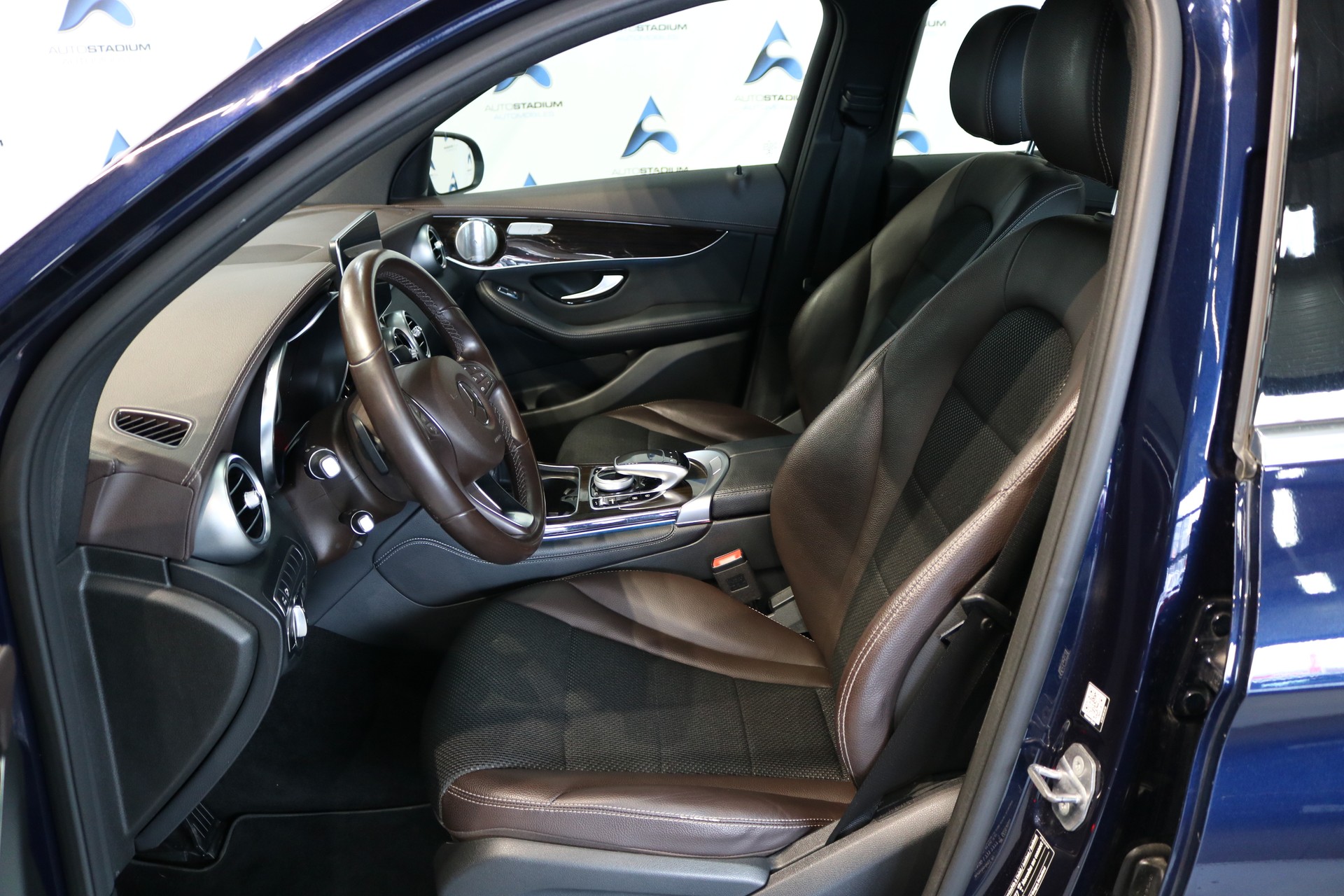 MERCEDES-BENZ GLC 300 4Matic Exclusive 9G-Tronic-image-2