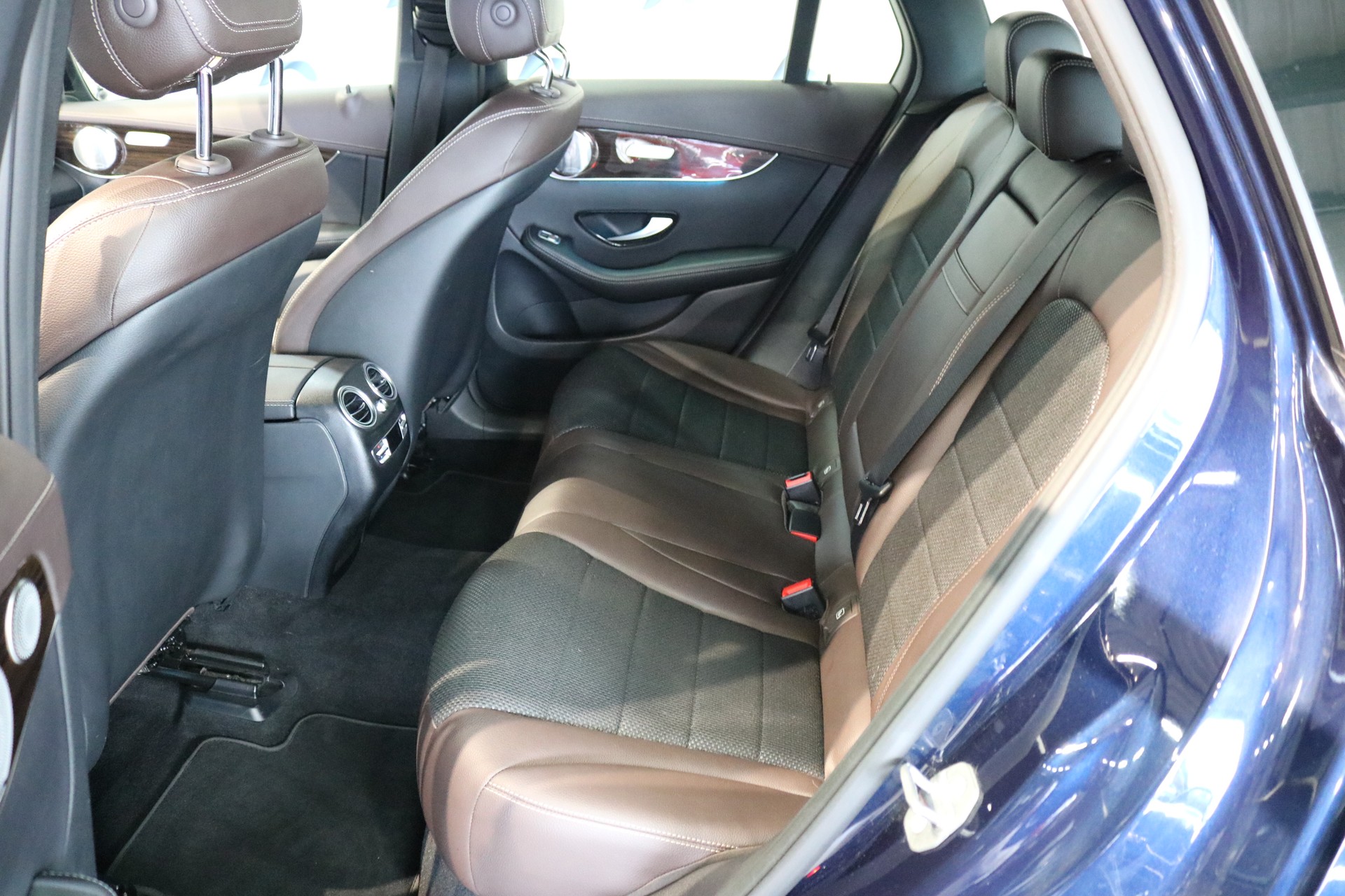 MERCEDES-BENZ GLC 300 4Matic Exclusive 9G-Tronic-image-27