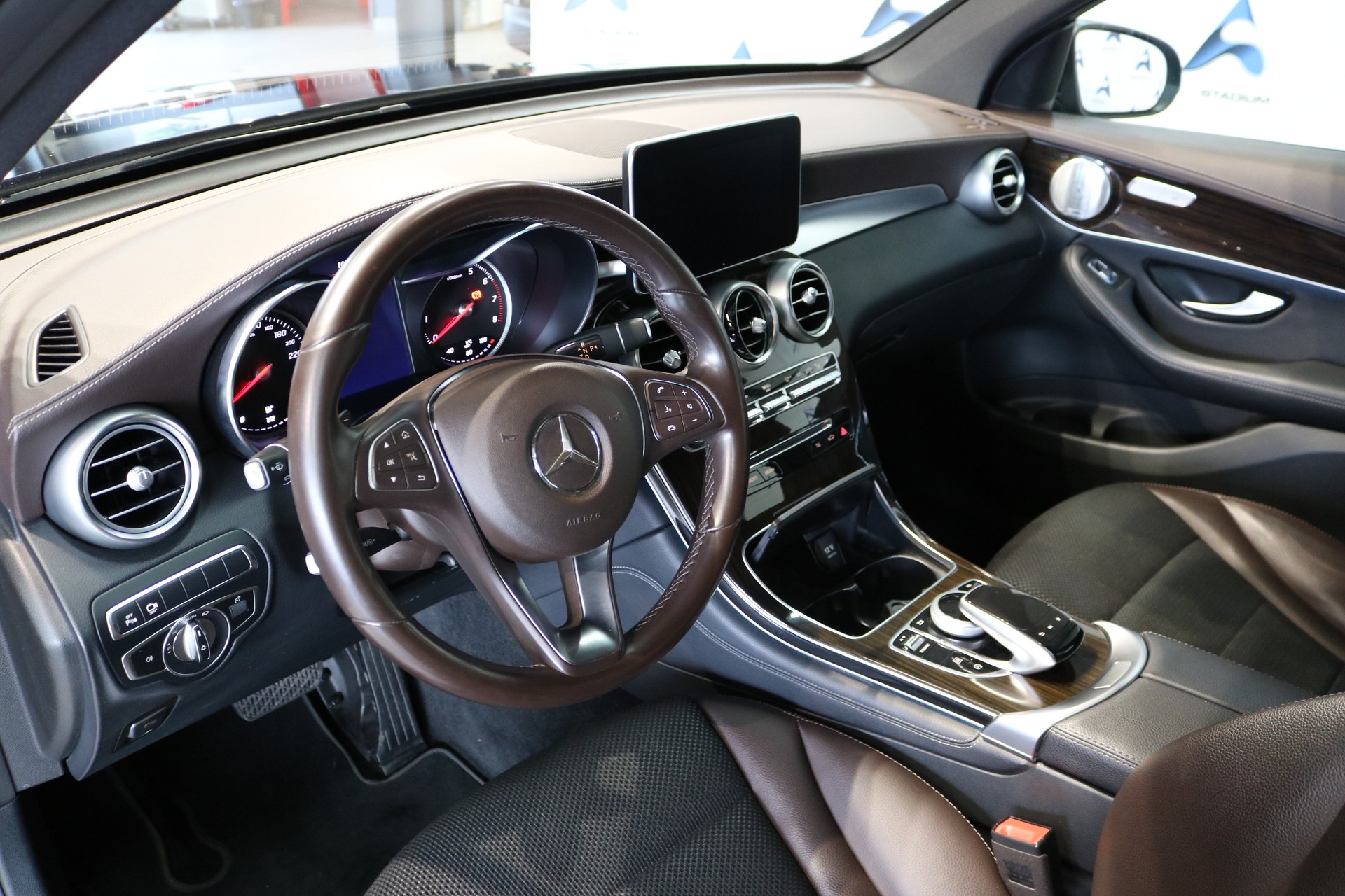 MERCEDES-BENZ GLC 300 4Matic Exclusive 9G-Tronic-image-1