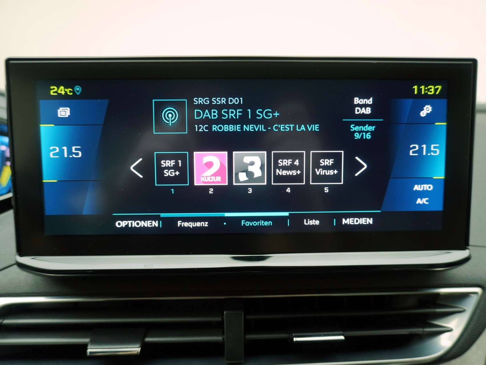 PEUGEOT 3008 1.6 Plug-in Hybrid4 GT Pack-image-17